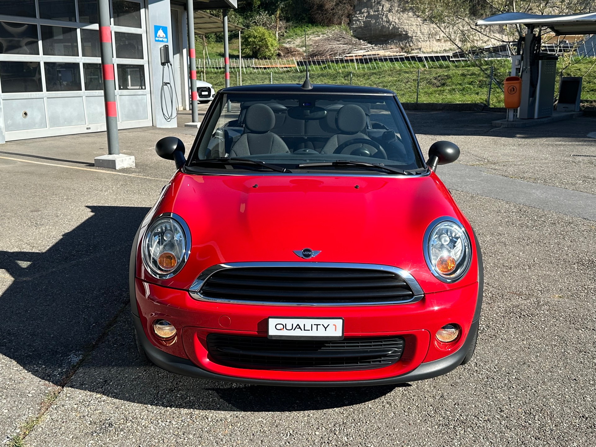 MINI One Cabriolet-image-1