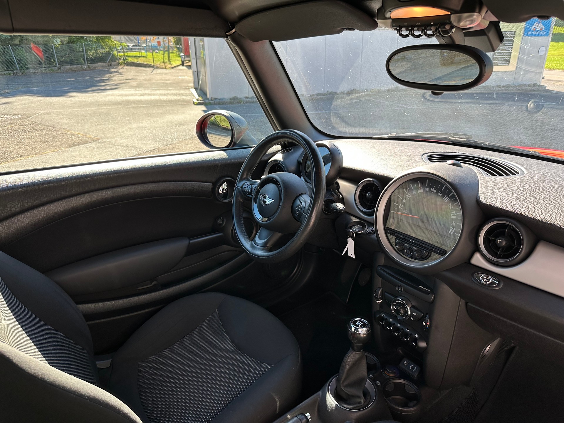 MINI One Cabriolet-image-12