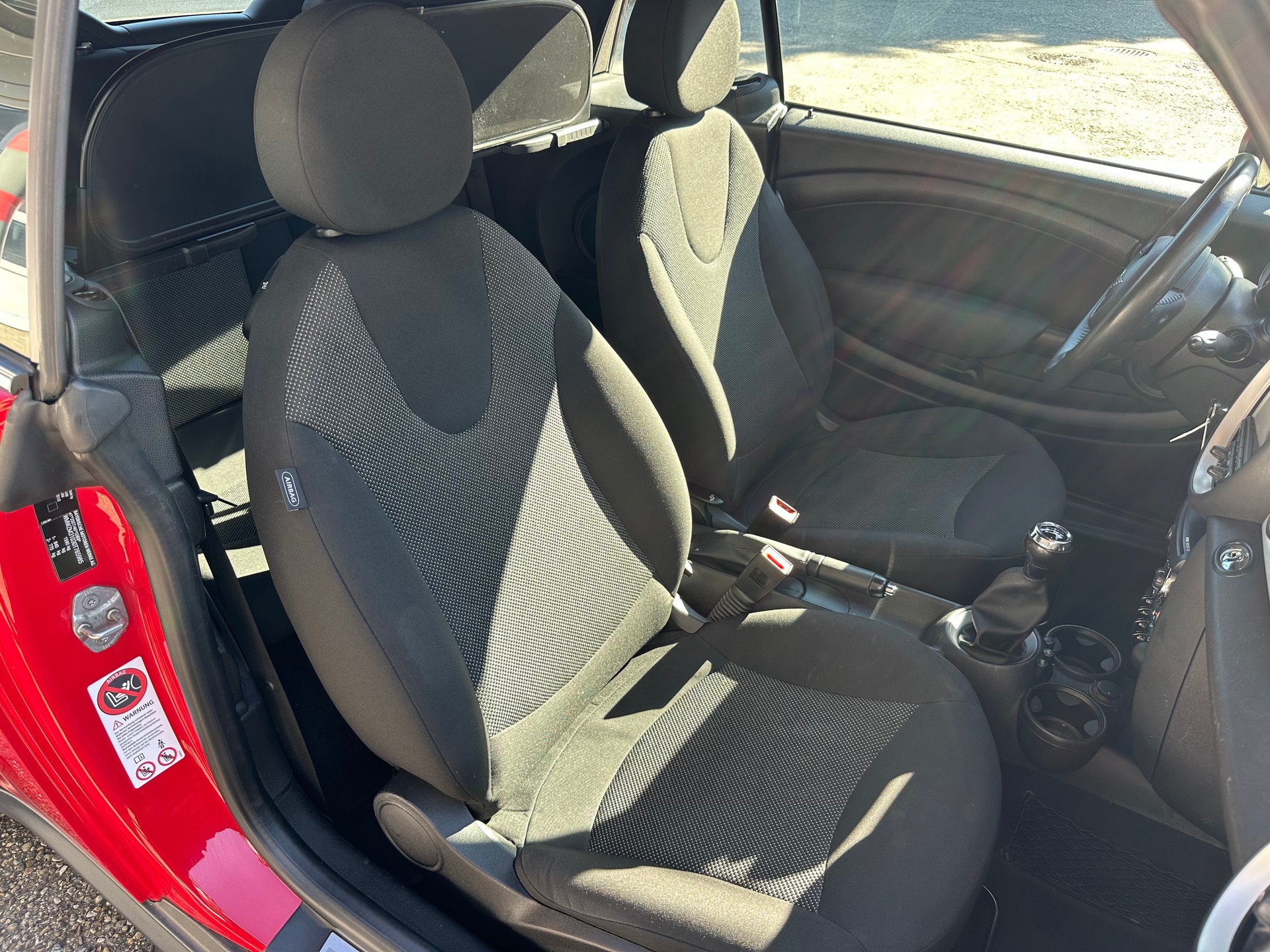 MINI One Cabriolet-image-11