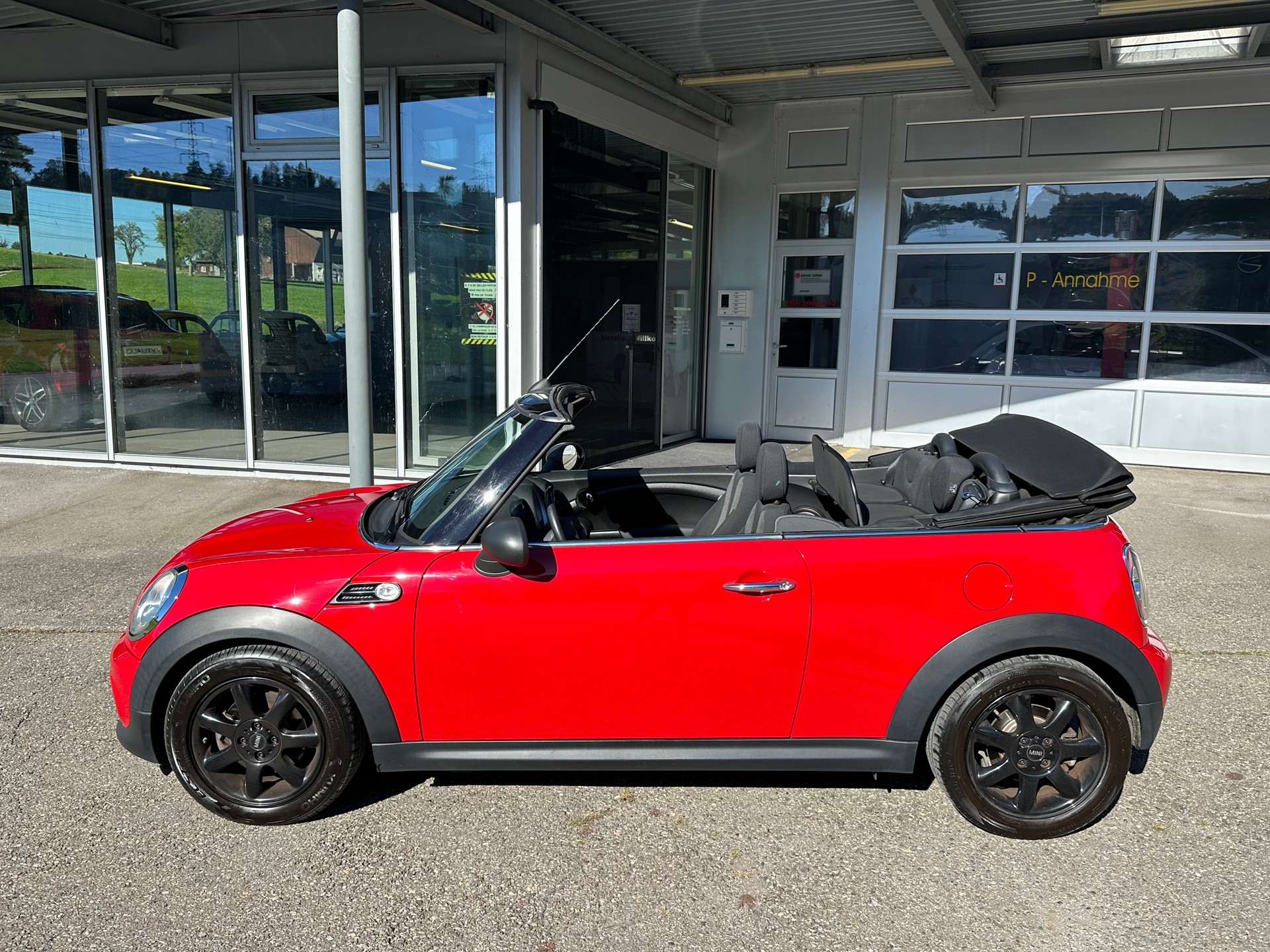 MINI One Cabriolet-image-17