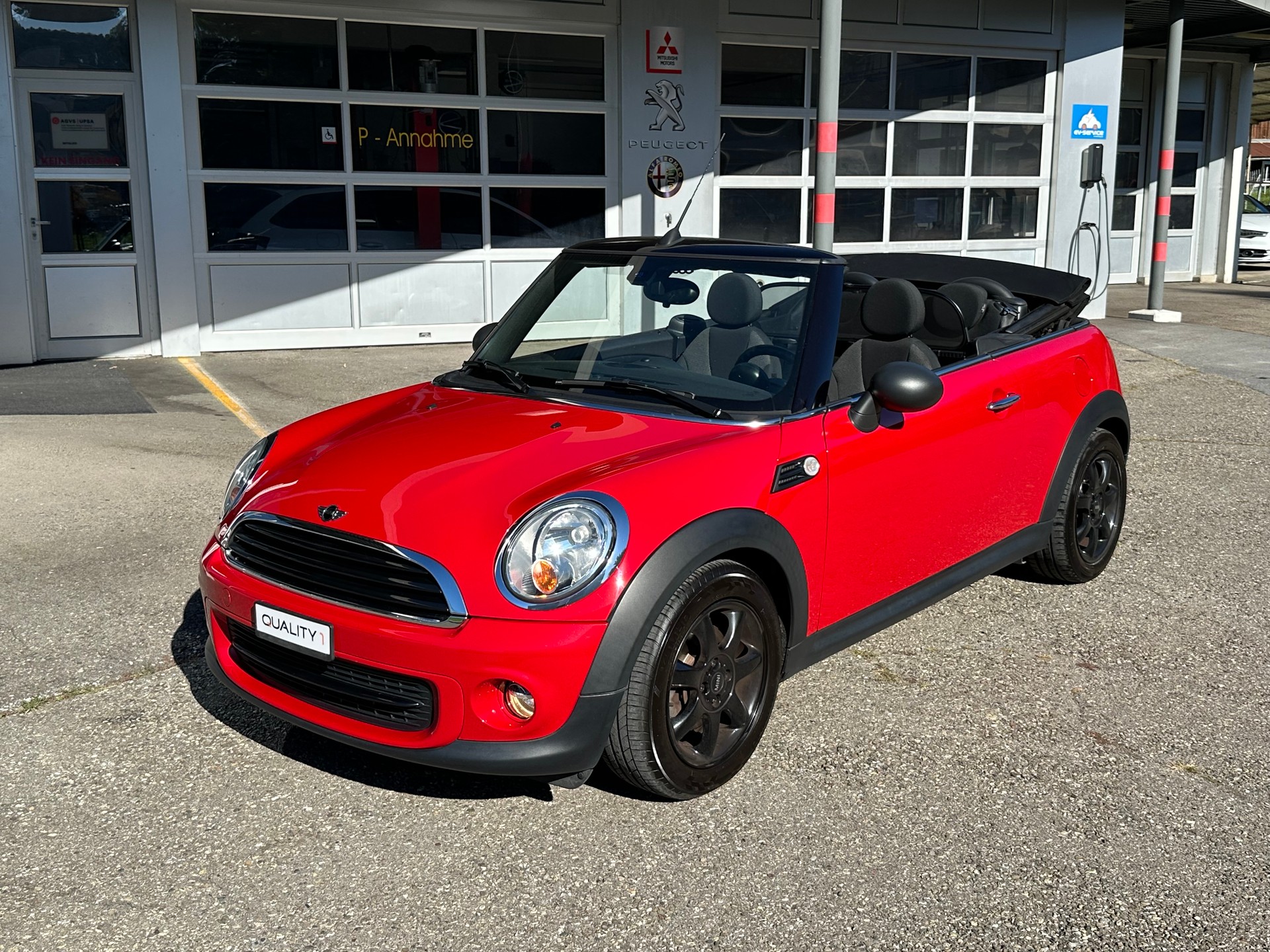 MINI One Cabriolet-image-0