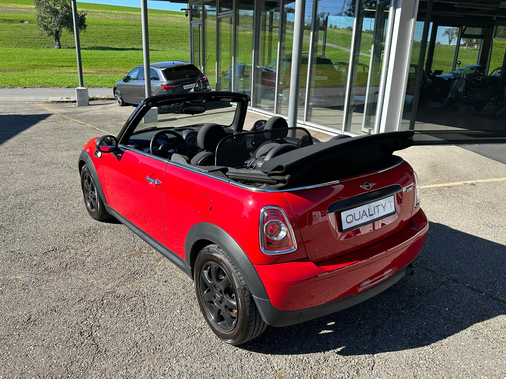 MINI One Cabriolet-image-16