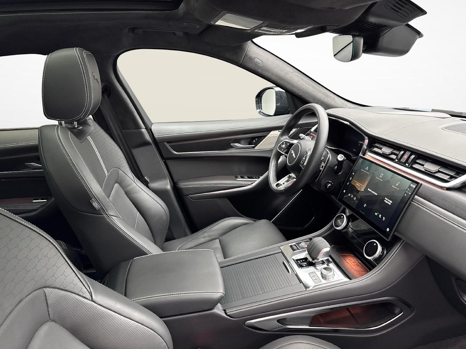 JAGUAR F-Pace 3.0 D I6 R-Dynamic HSE AWD-image-9