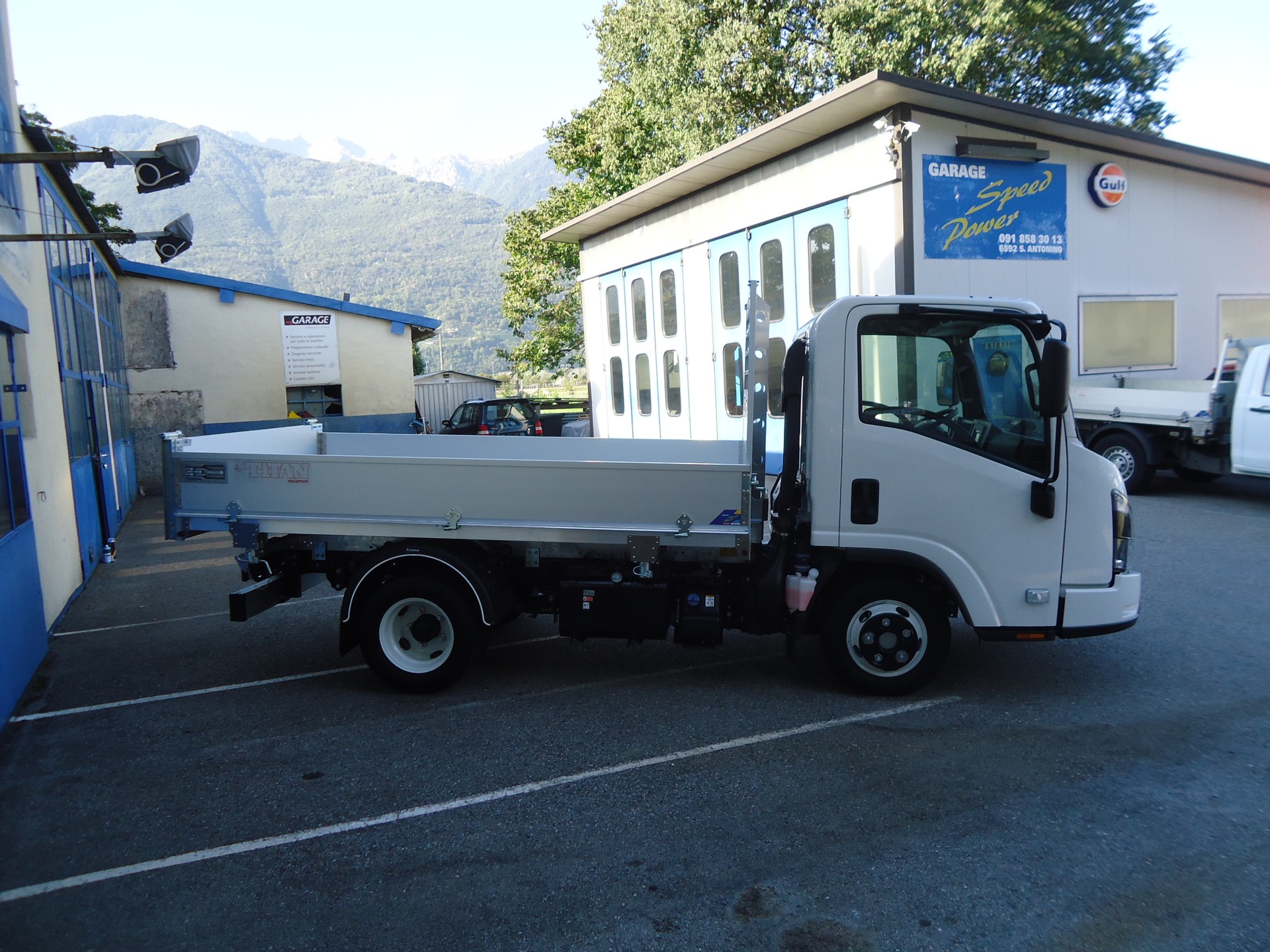 ISUZU M21 T E - Generation 3 - Gancio di Traino KG. 3500-image-3