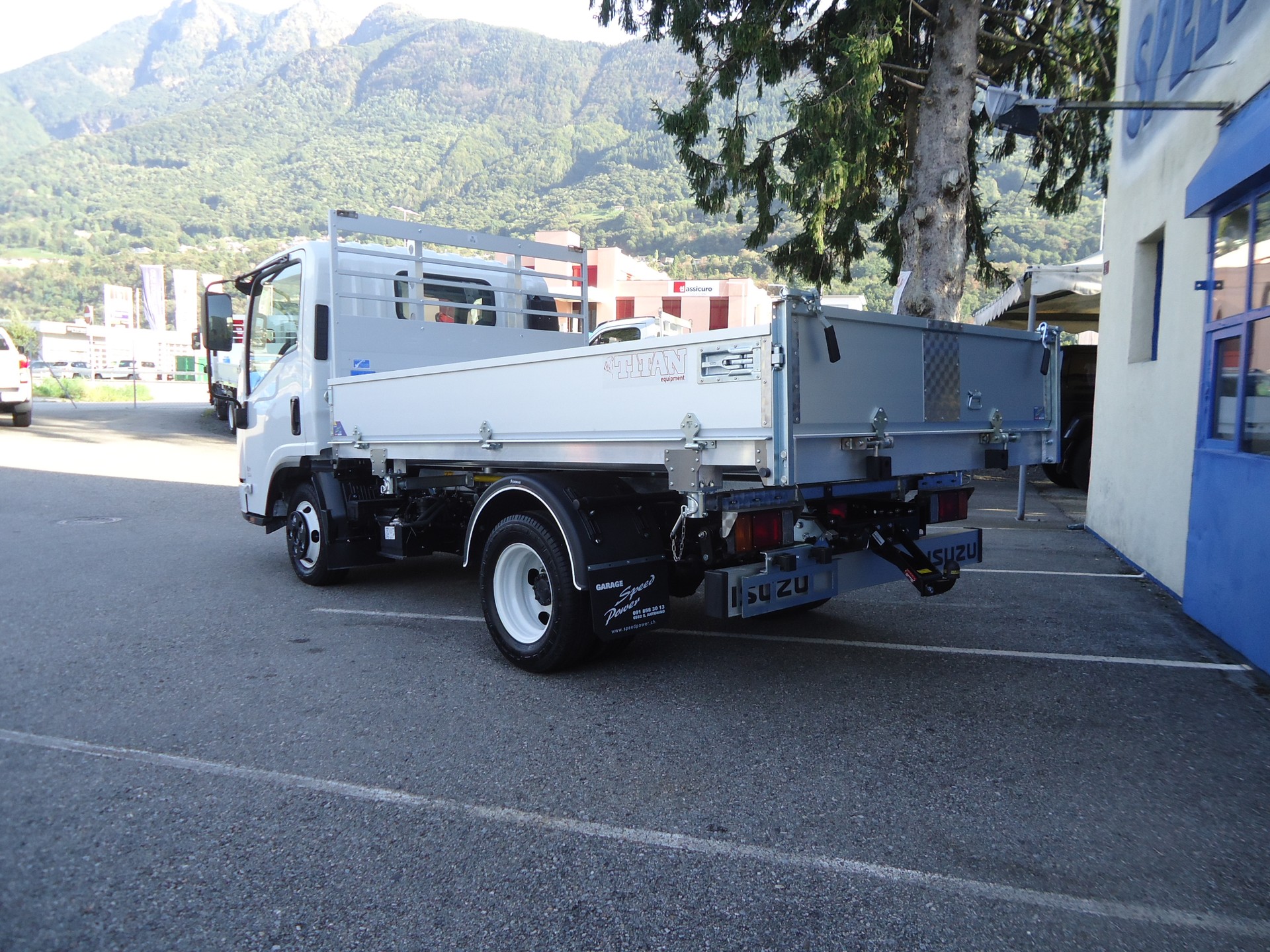 ISUZU M21 T E - Generation 3 - Gancio di Traino KG. 3500-image-4