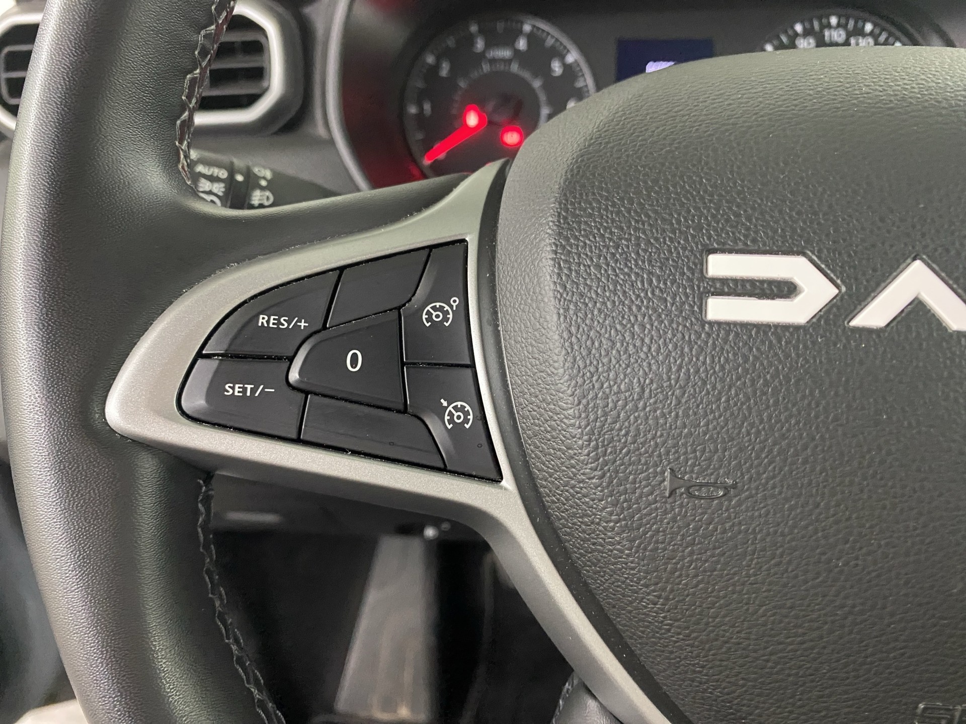 DACIA Duster TCe 150 Journey+ 4x4-image-18