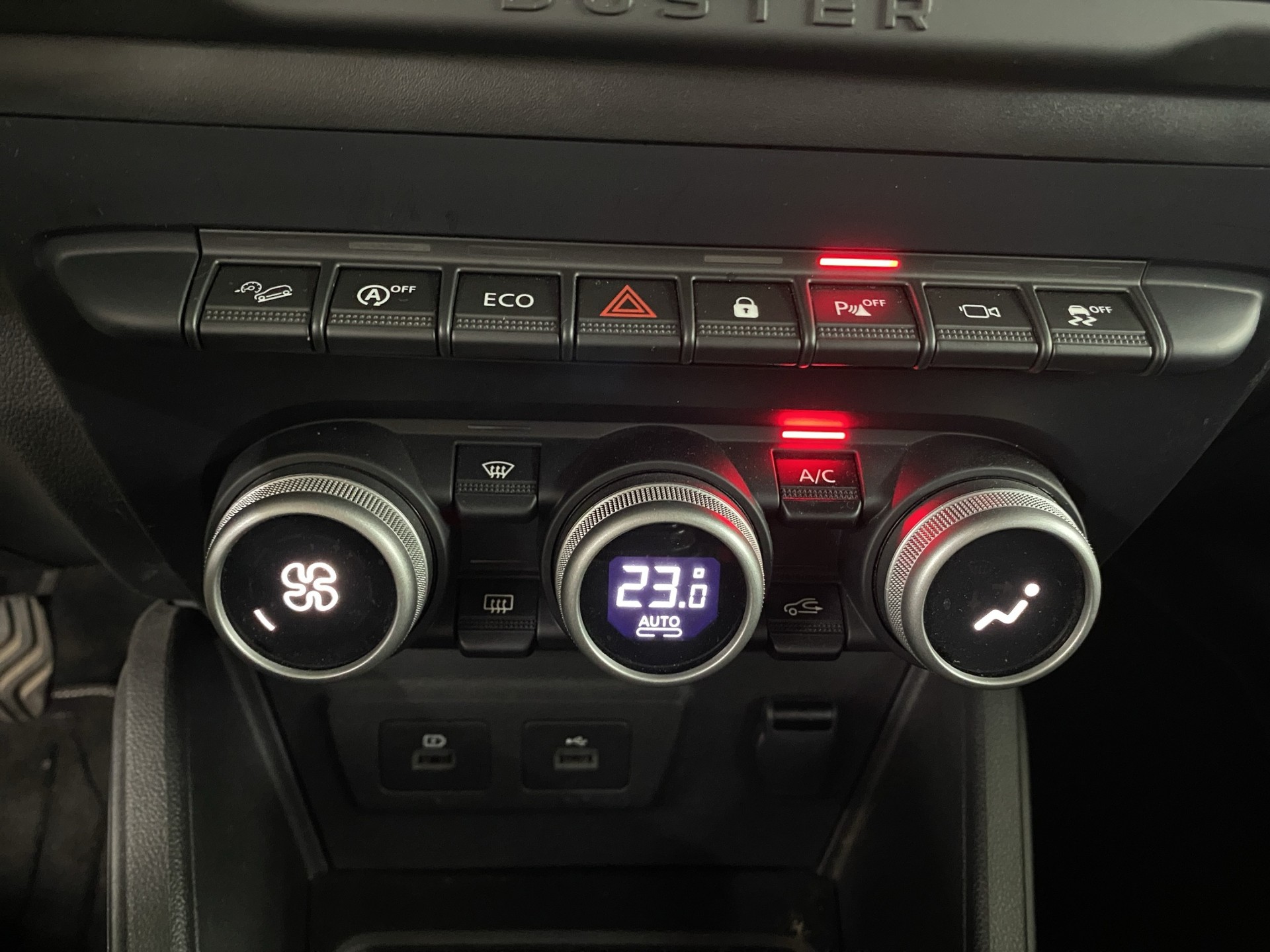 DACIA Duster TCe 150 Journey+ 4x4-image-19