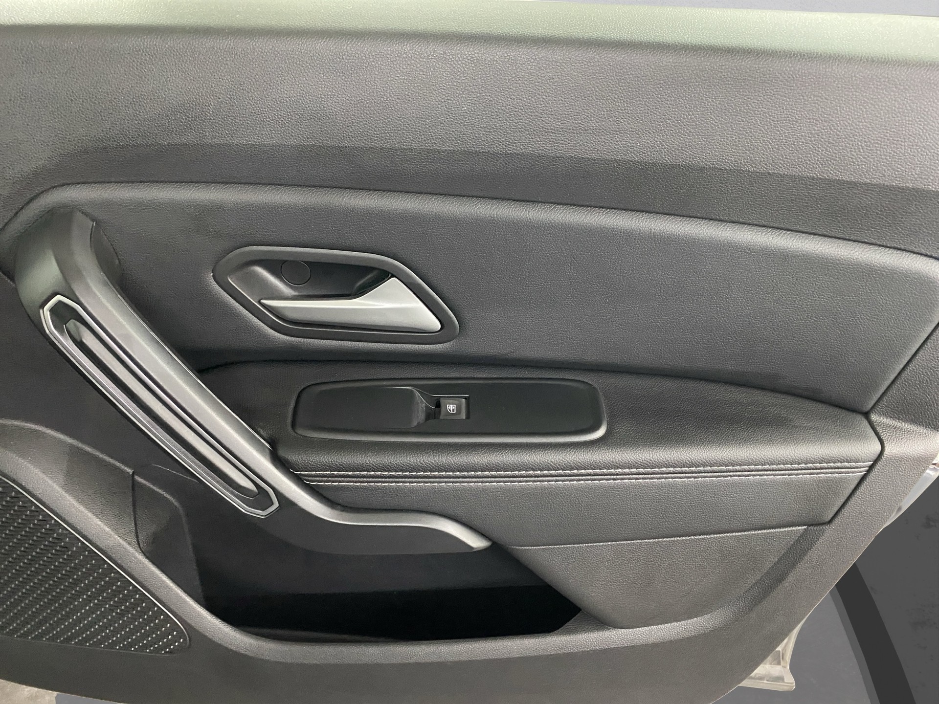 DACIA Duster TCe 150 Journey+ 4x4-image-24