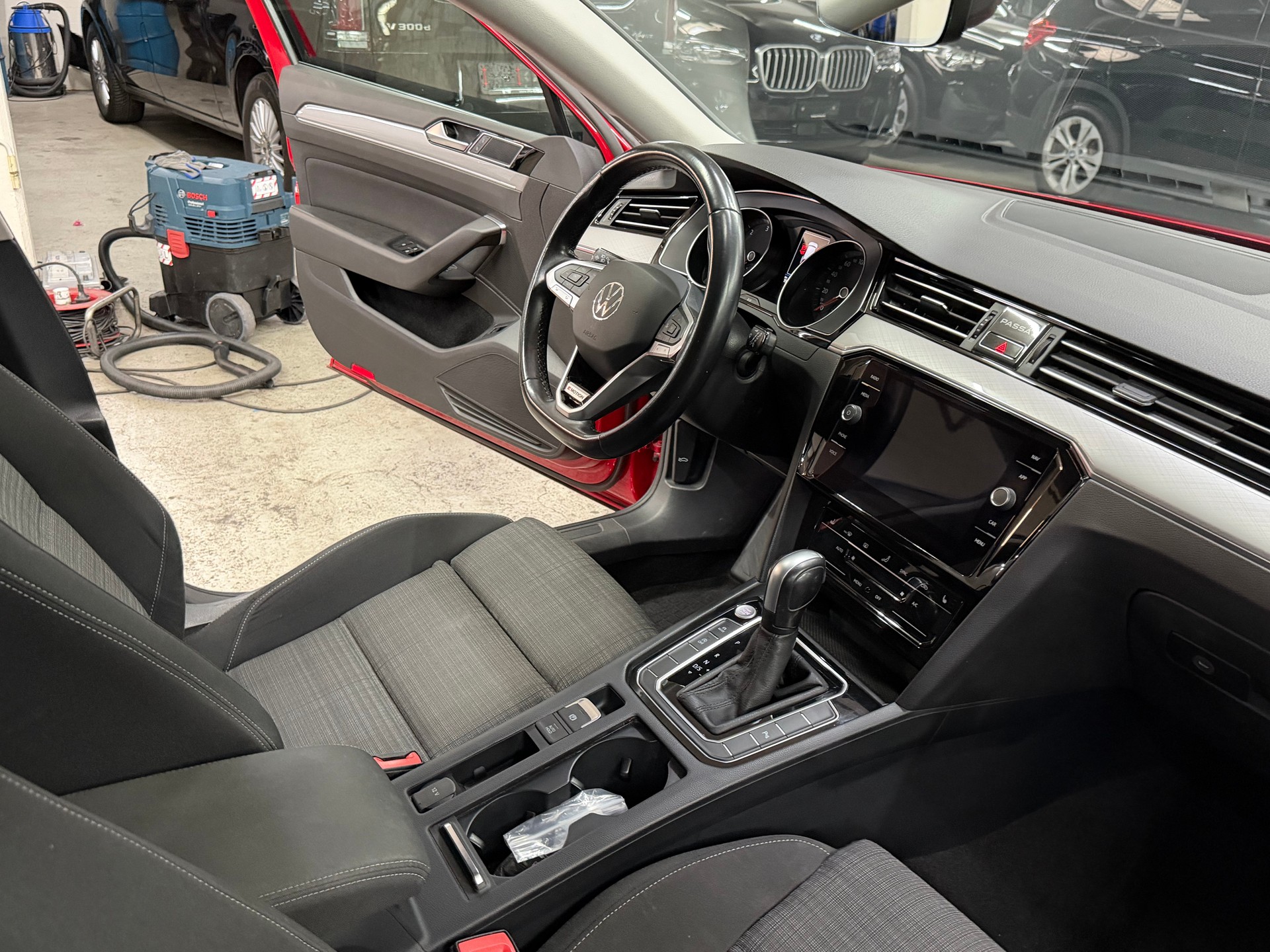 VW Passat 2.0 TDI BMT Business 4Motion DSG-image-11