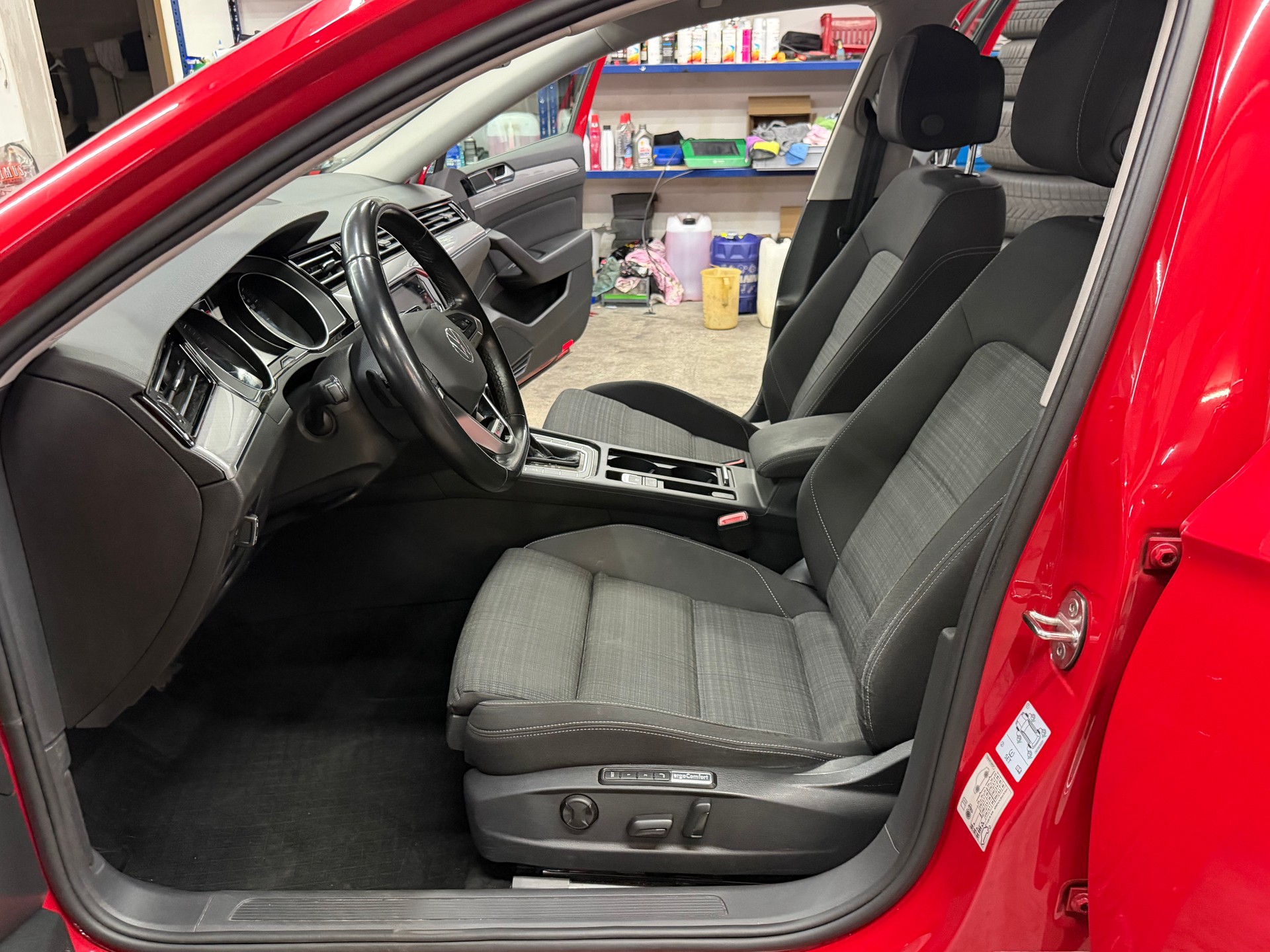 VW Passat 2.0 TDI BMT Business 4Motion DSG-image-6