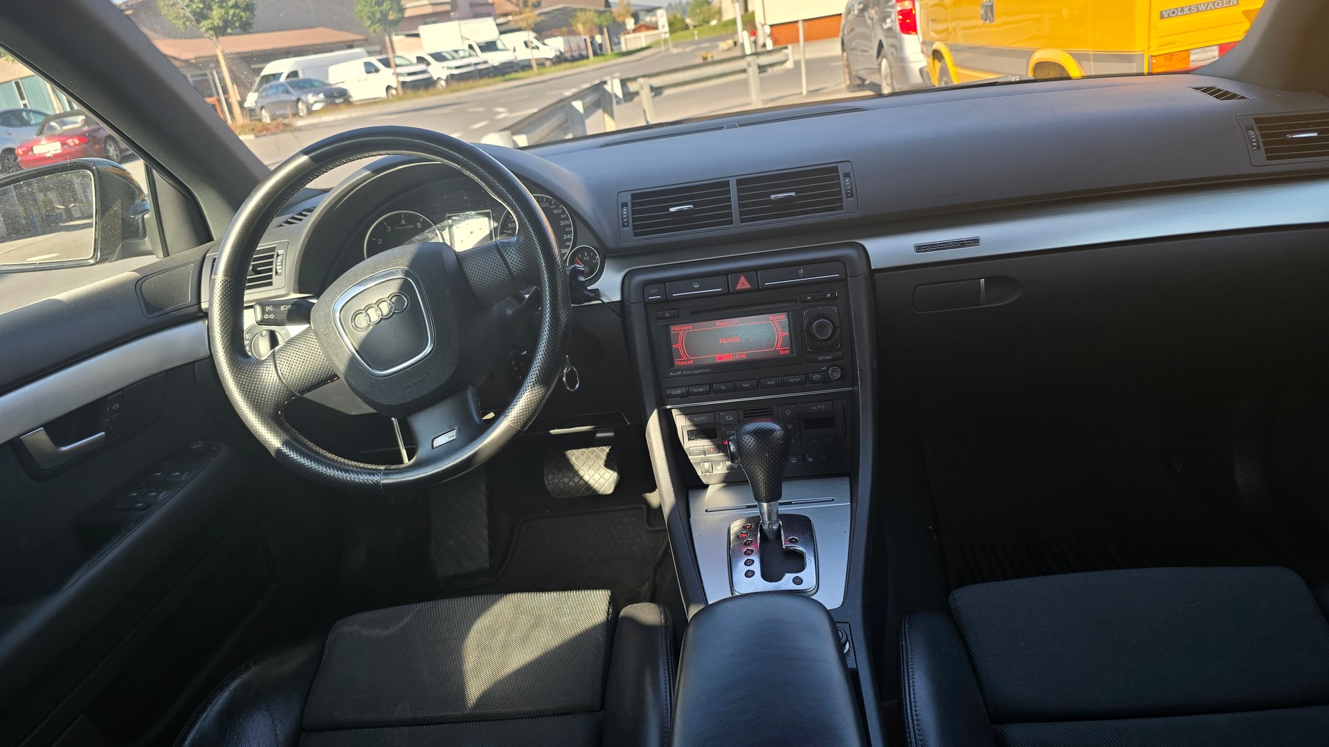 AUDI A4 Avant 2.0 Turbo FSI quattro-image-7