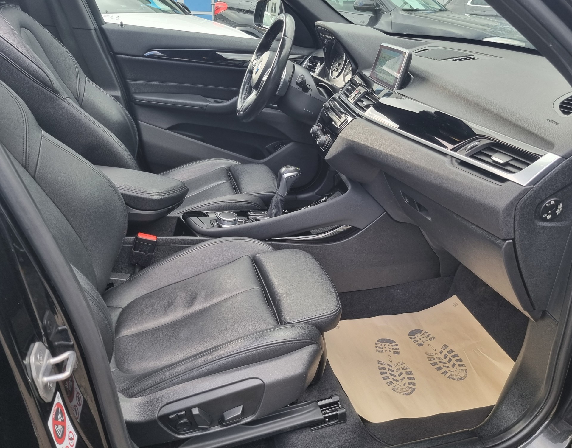 BMW X1 xDrive 20d M - Paket 190 PS Sport Steptronic-image-7