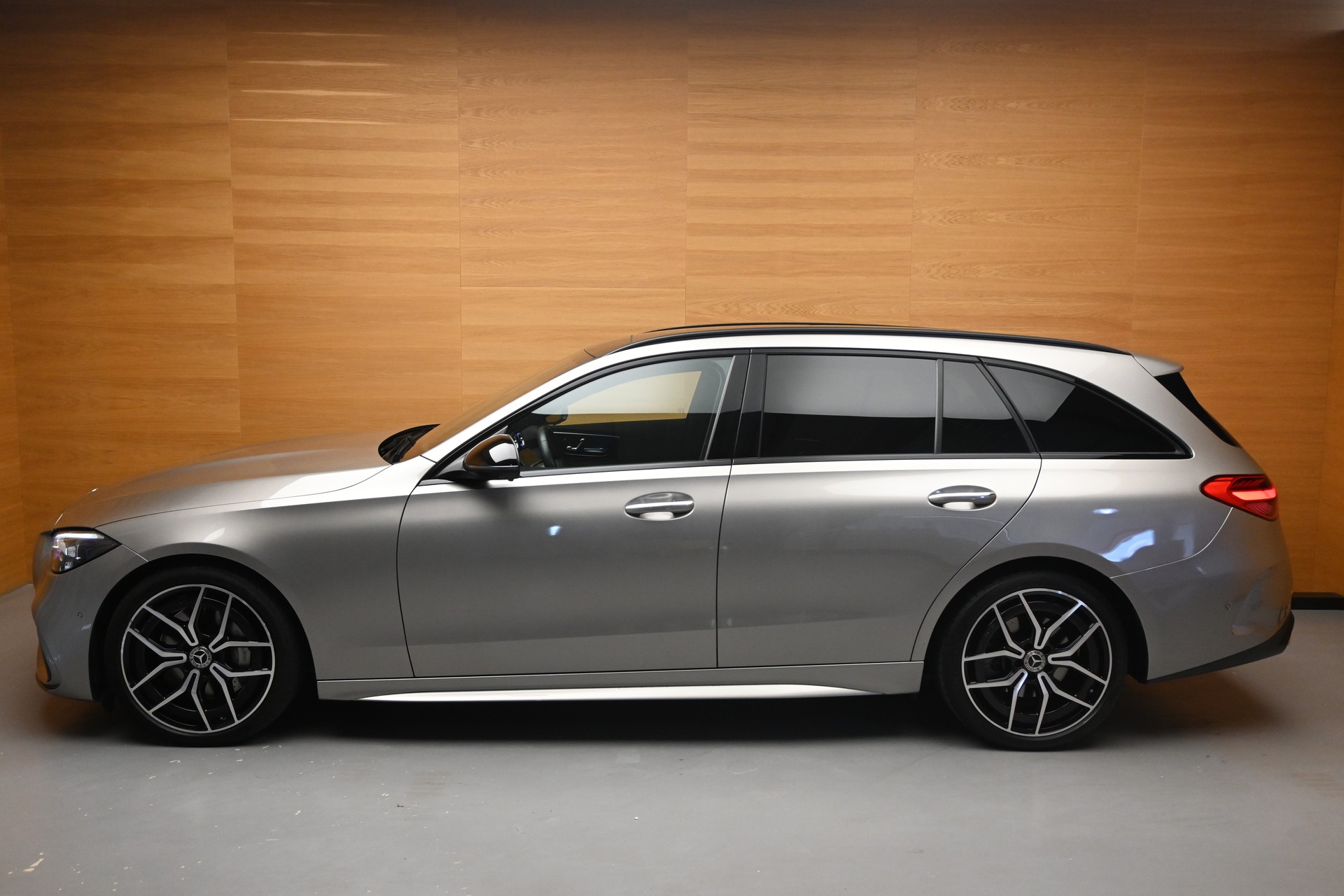 MERCEDES-BENZ C 220 d T 4 Matic AMG Line Premium Plus-image-3
