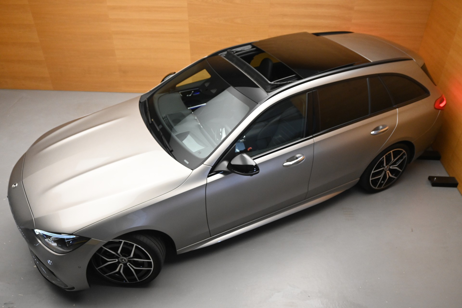 MERCEDES-BENZ C 220 d T 4 Matic AMG Line Premium Plus-image-2