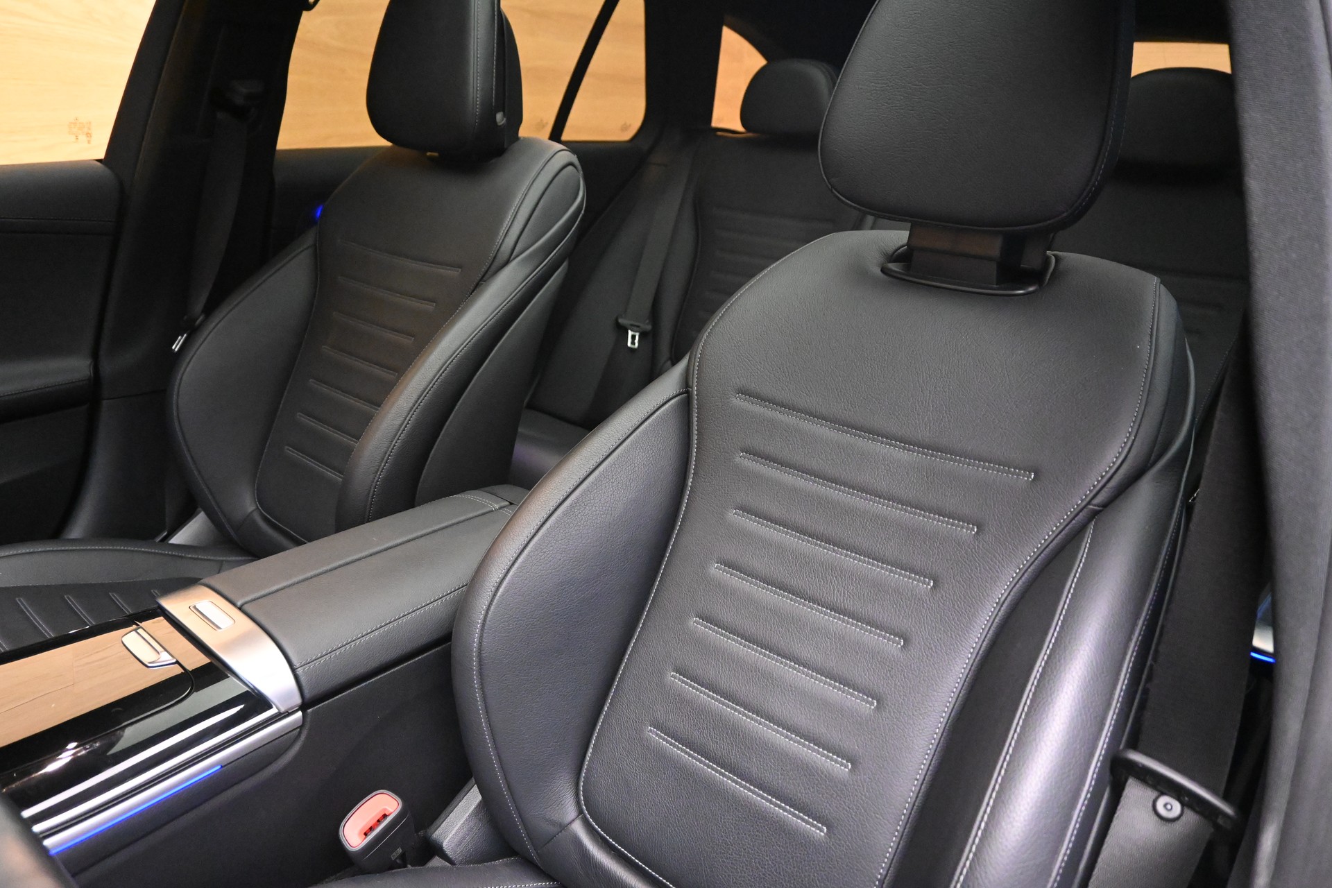 MERCEDES-BENZ C 220 d T 4 Matic AMG Line Premium Plus-image-5