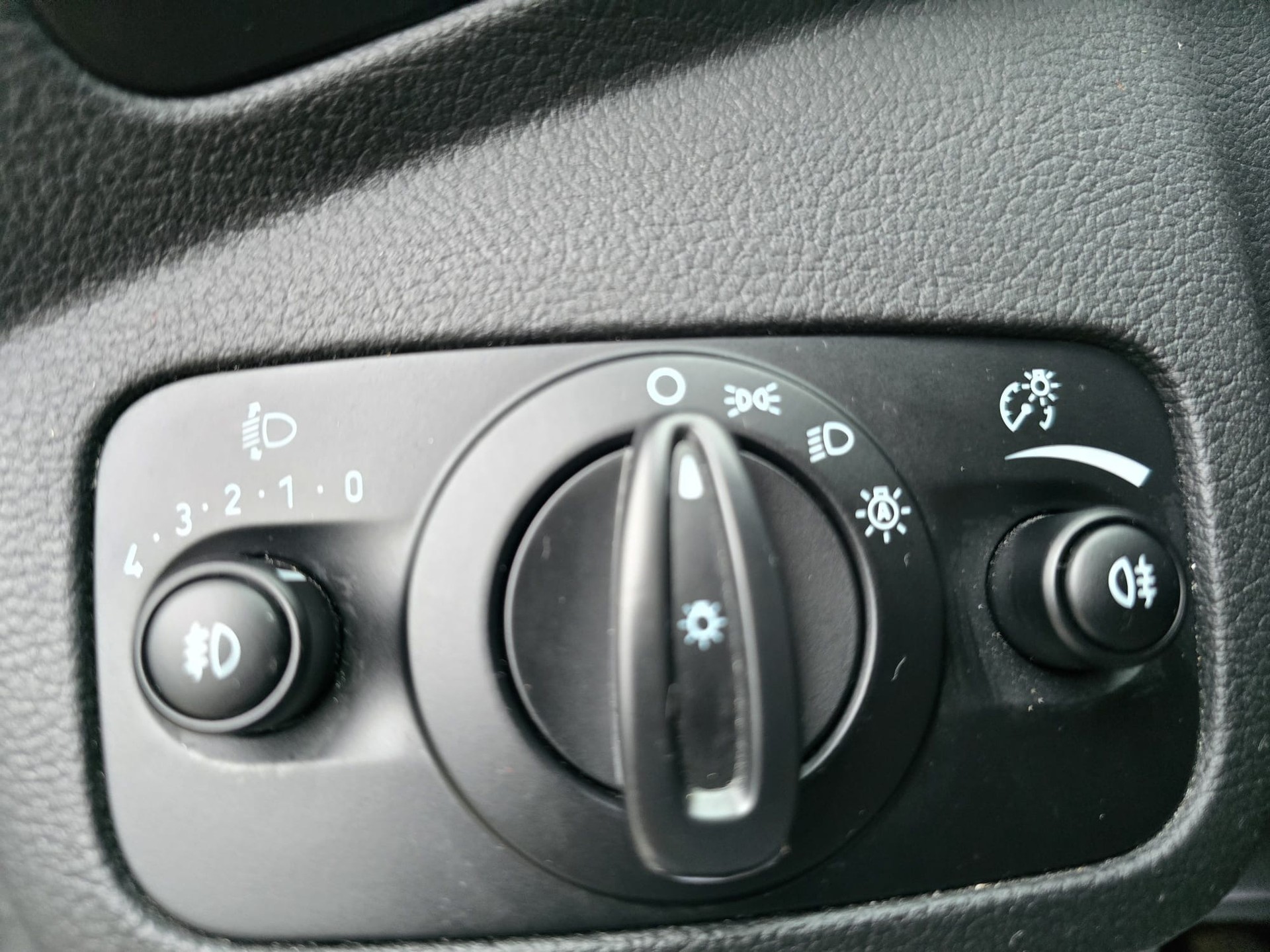 FORD Kuga 1.5 SCTi Trend 2WD-image-14