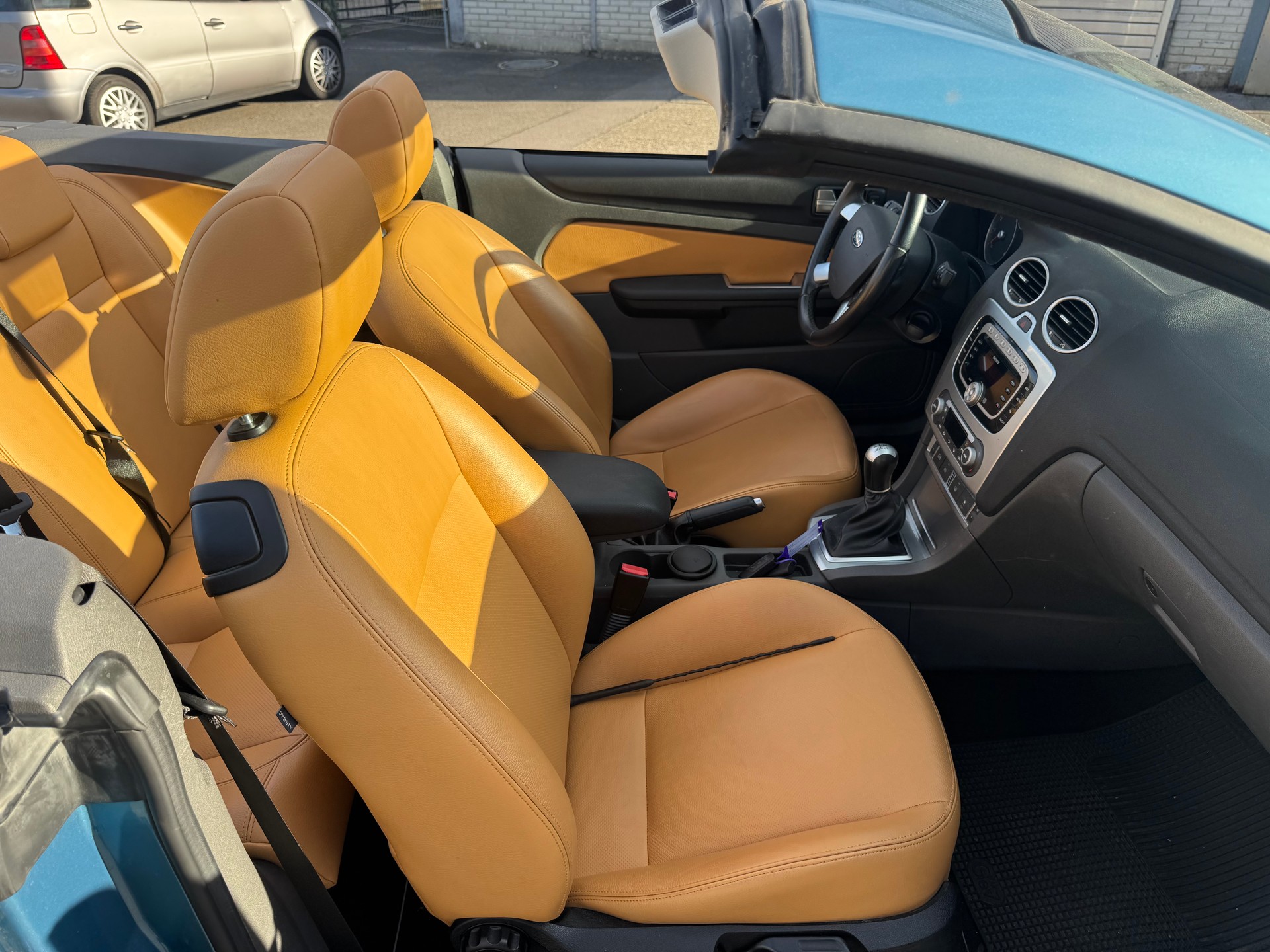 FORD Focus CC 2.0i Titanium-image-8
