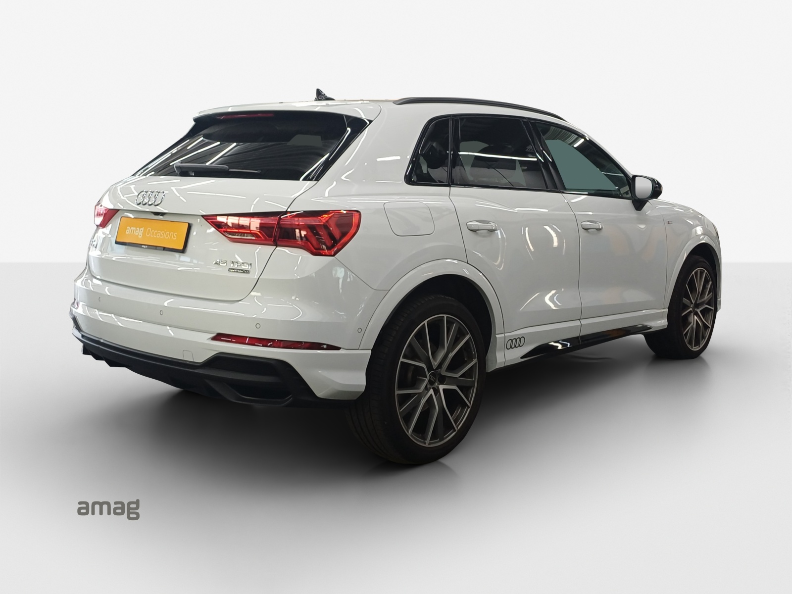 AUDI Q3 45 TFSI S line quattro S-tronic-image-4