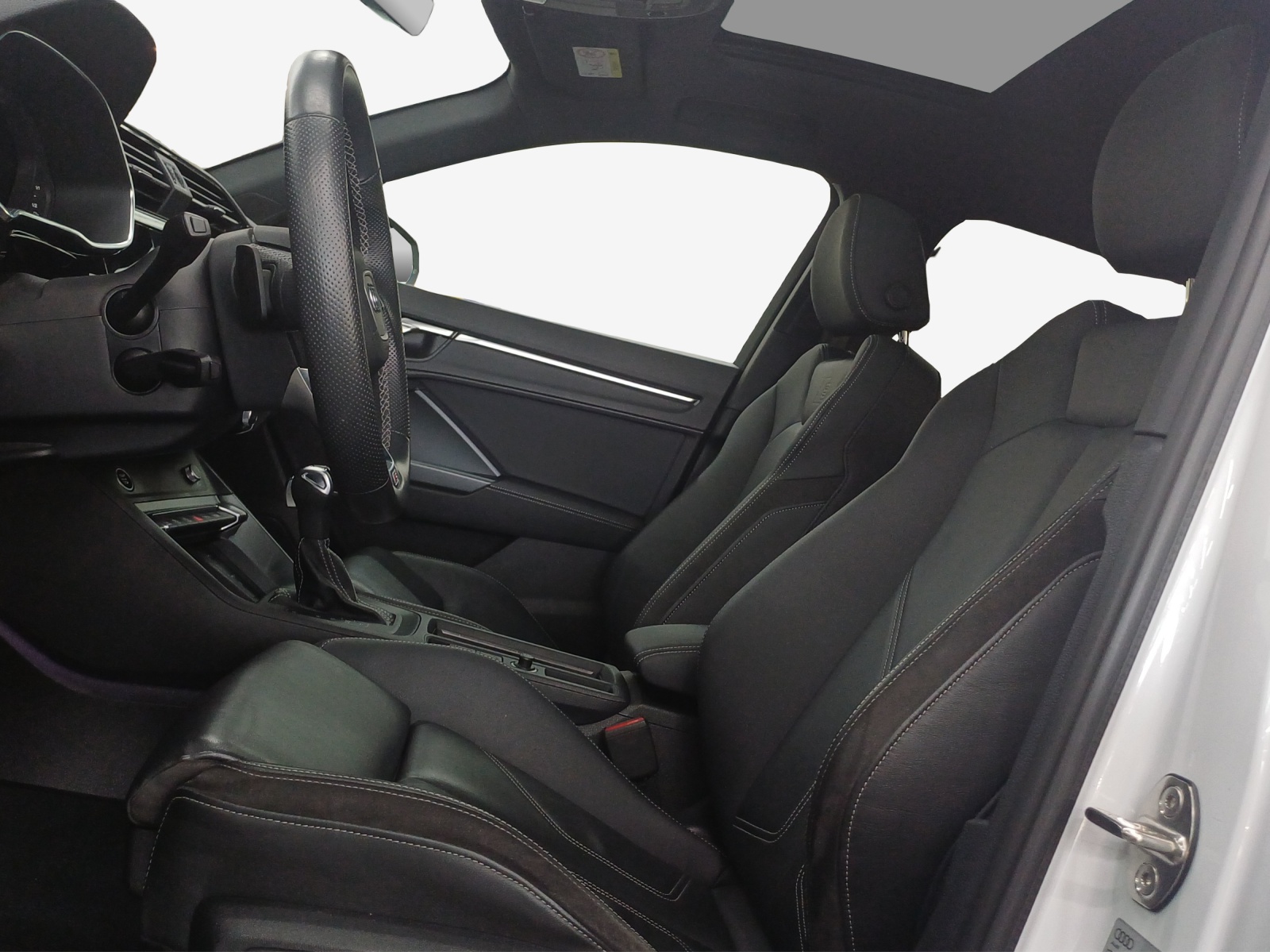 AUDI Q3 45 TFSI S line quattro S-tronic-image-7