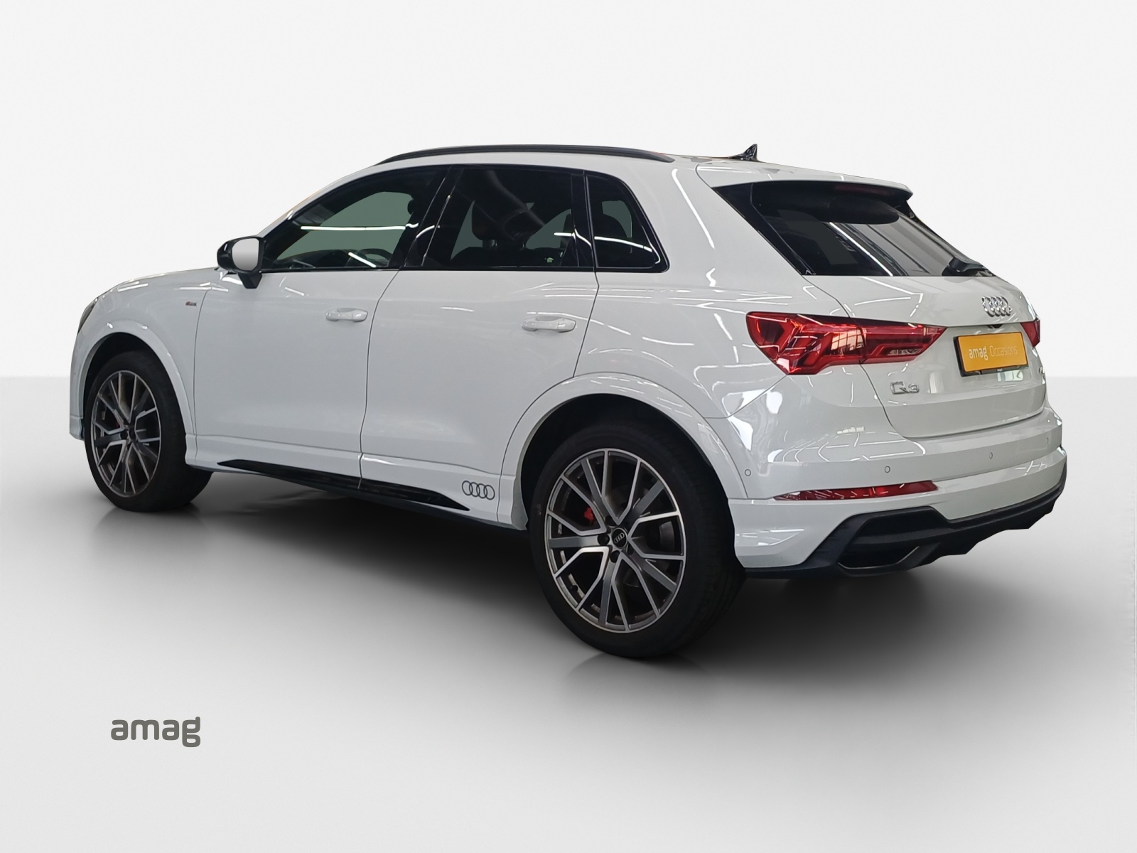 AUDI Q3 45 TFSI S line quattro S-tronic-image-2