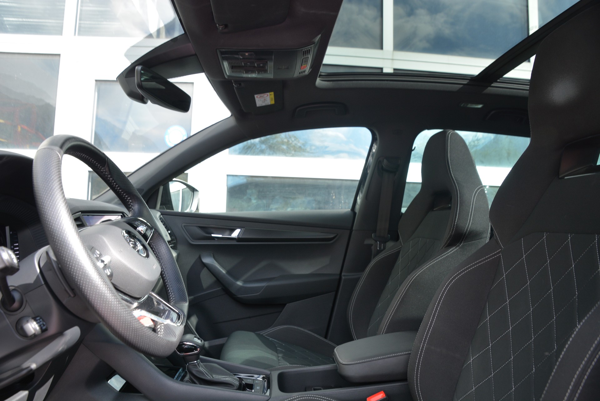 SKODA Karoq 2.0 TSI SportLine 4x4 DSG-image-14