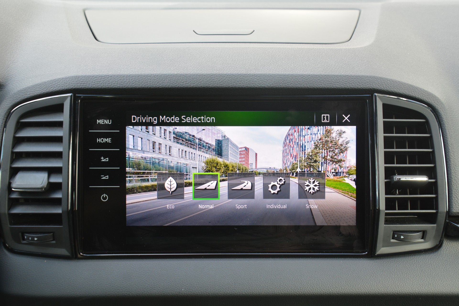 SKODA Karoq 2.0 TSI SportLine 4x4 DSG-image-11