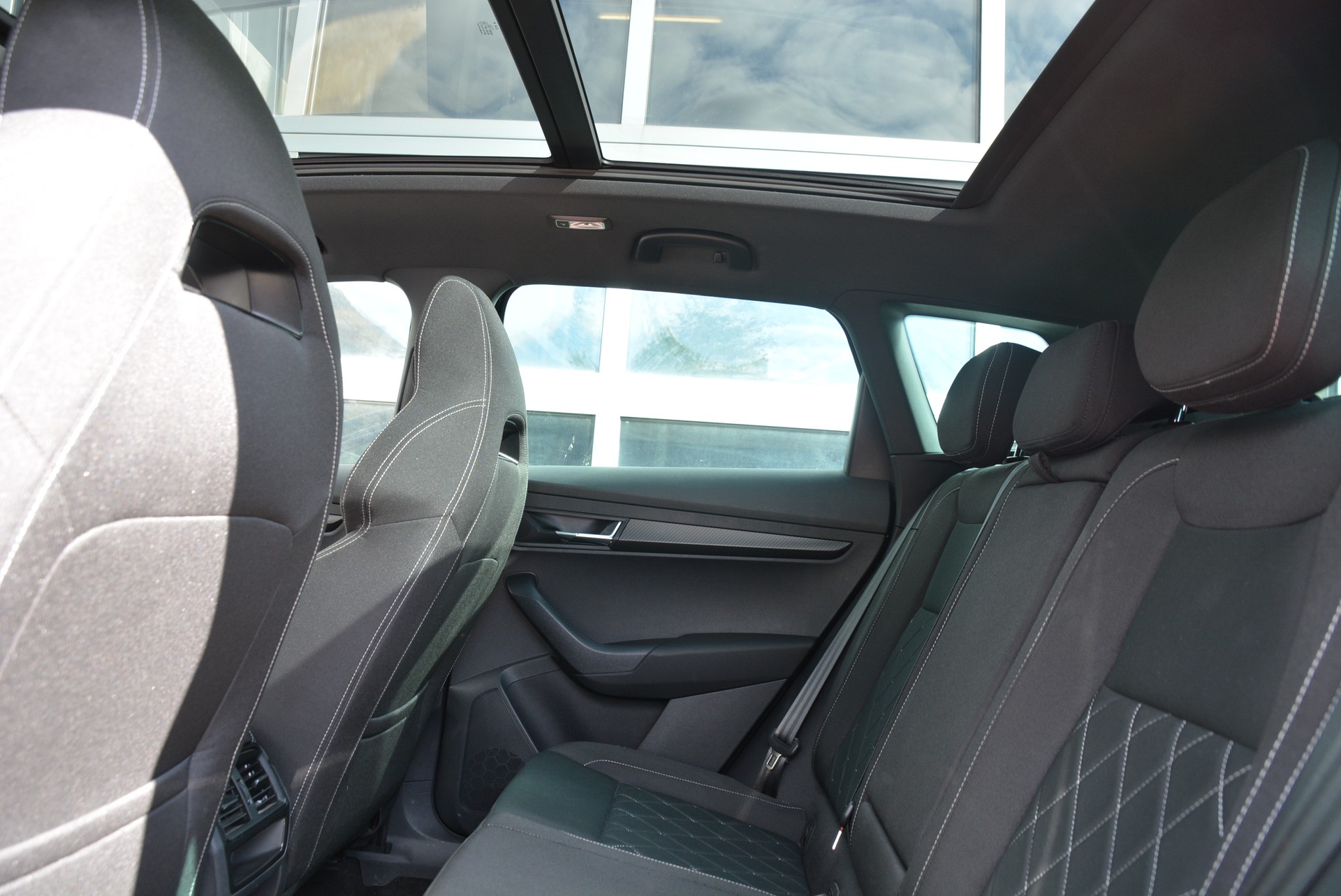SKODA Karoq 2.0 TSI SportLine 4x4 DSG-image-15