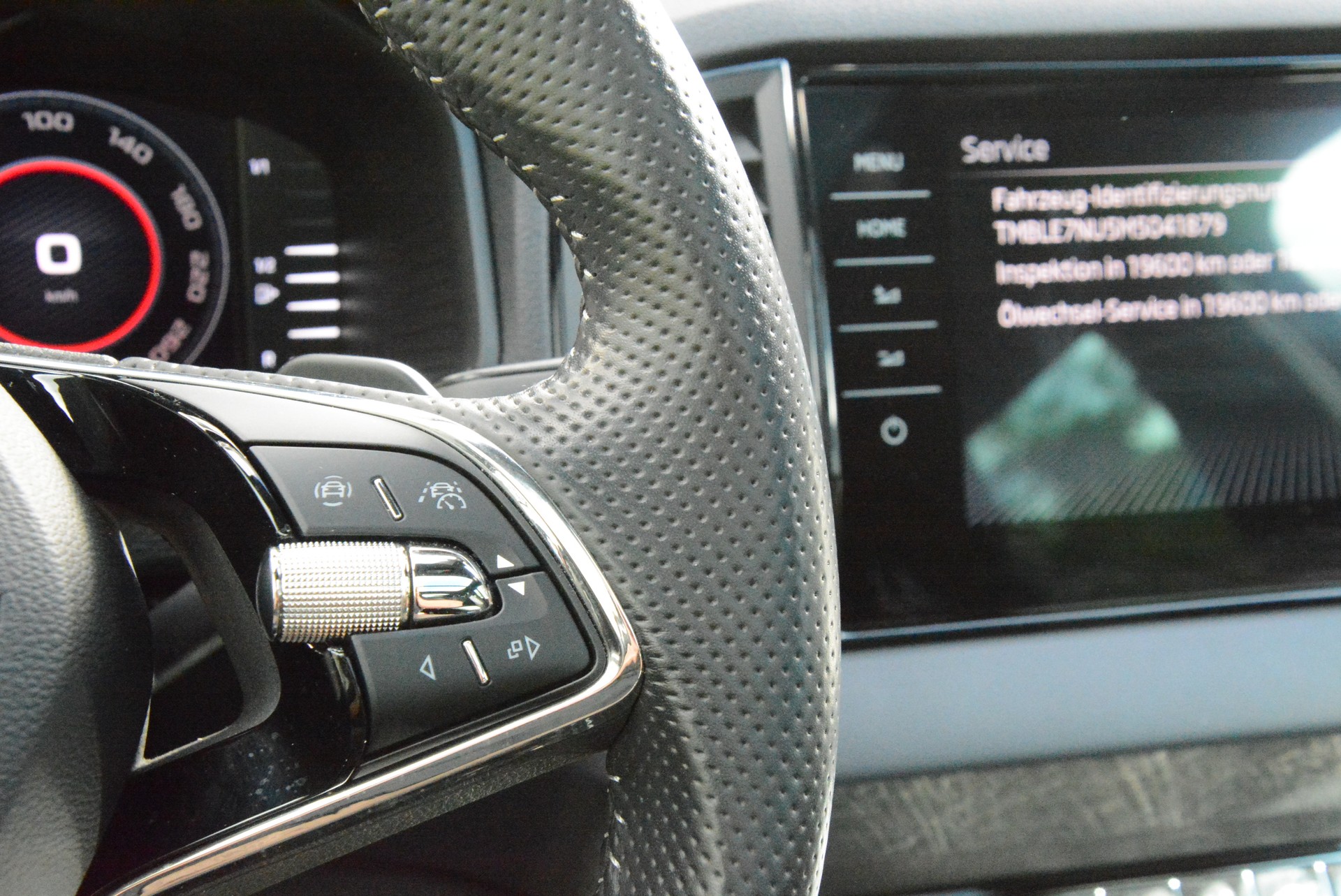 SKODA Karoq 2.0 TSI SportLine 4x4 DSG-image-13