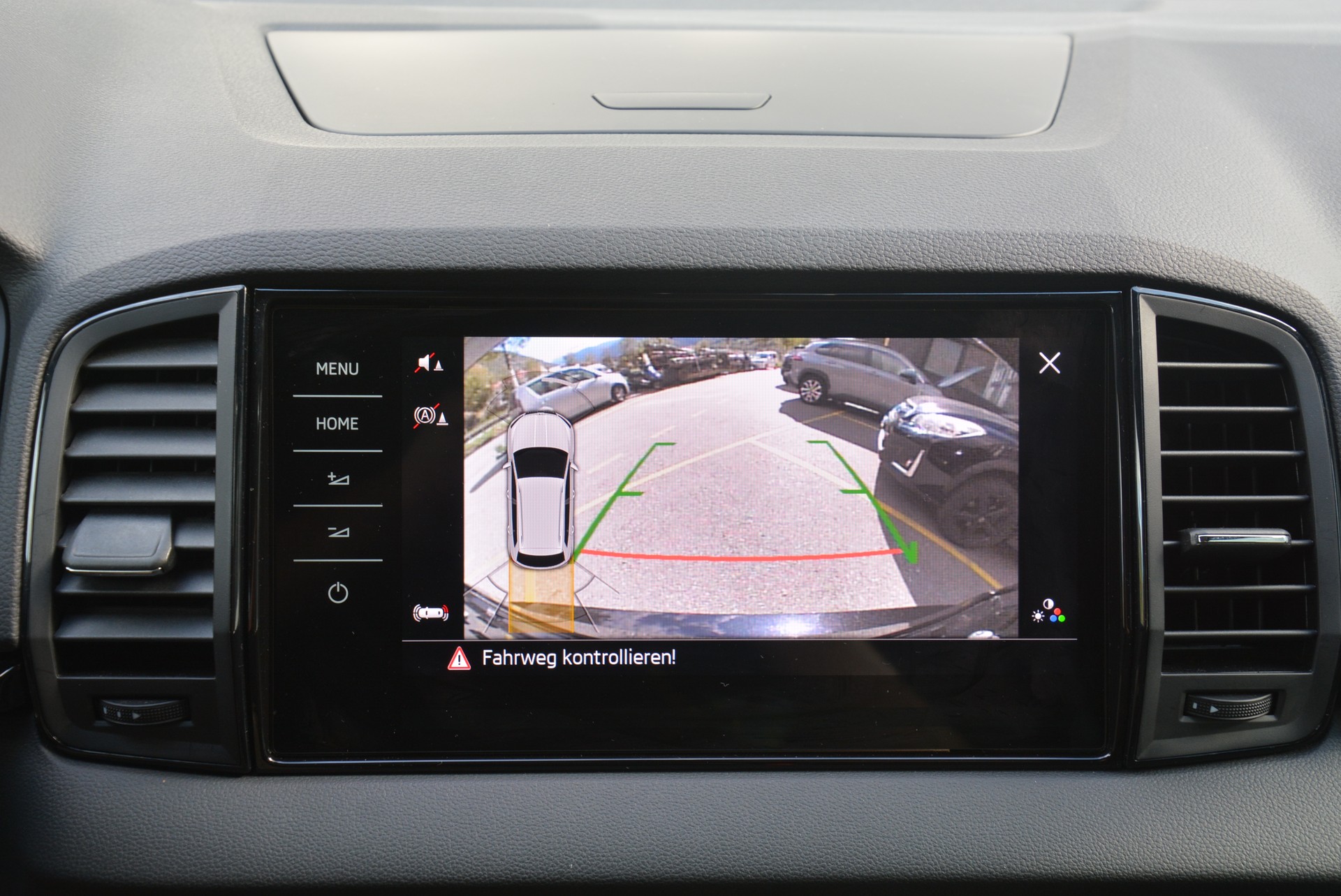 SKODA Karoq 2.0 TSI SportLine 4x4 DSG-image-8
