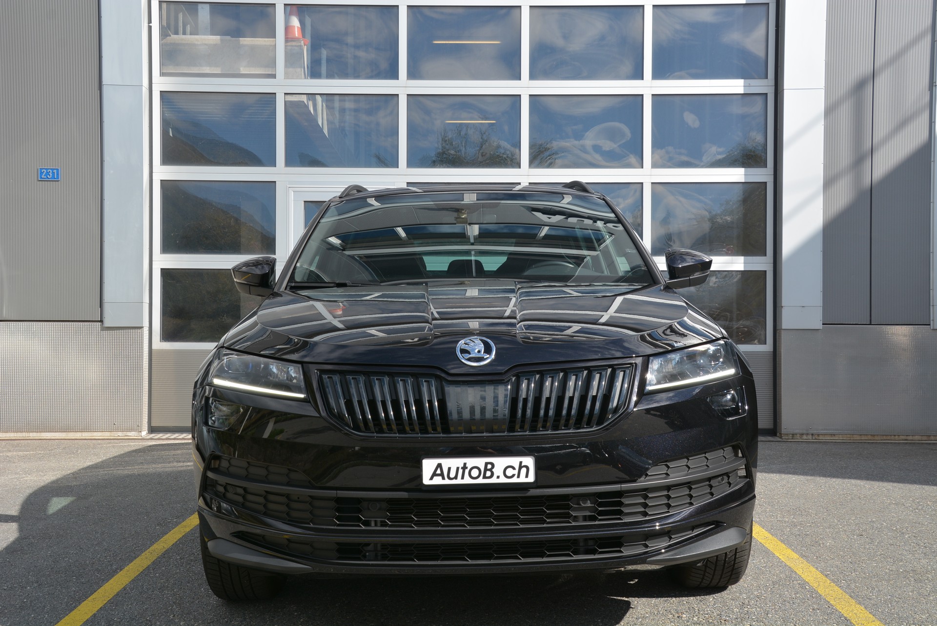 SKODA Karoq 2.0 TSI SportLine 4x4 DSG-image-2