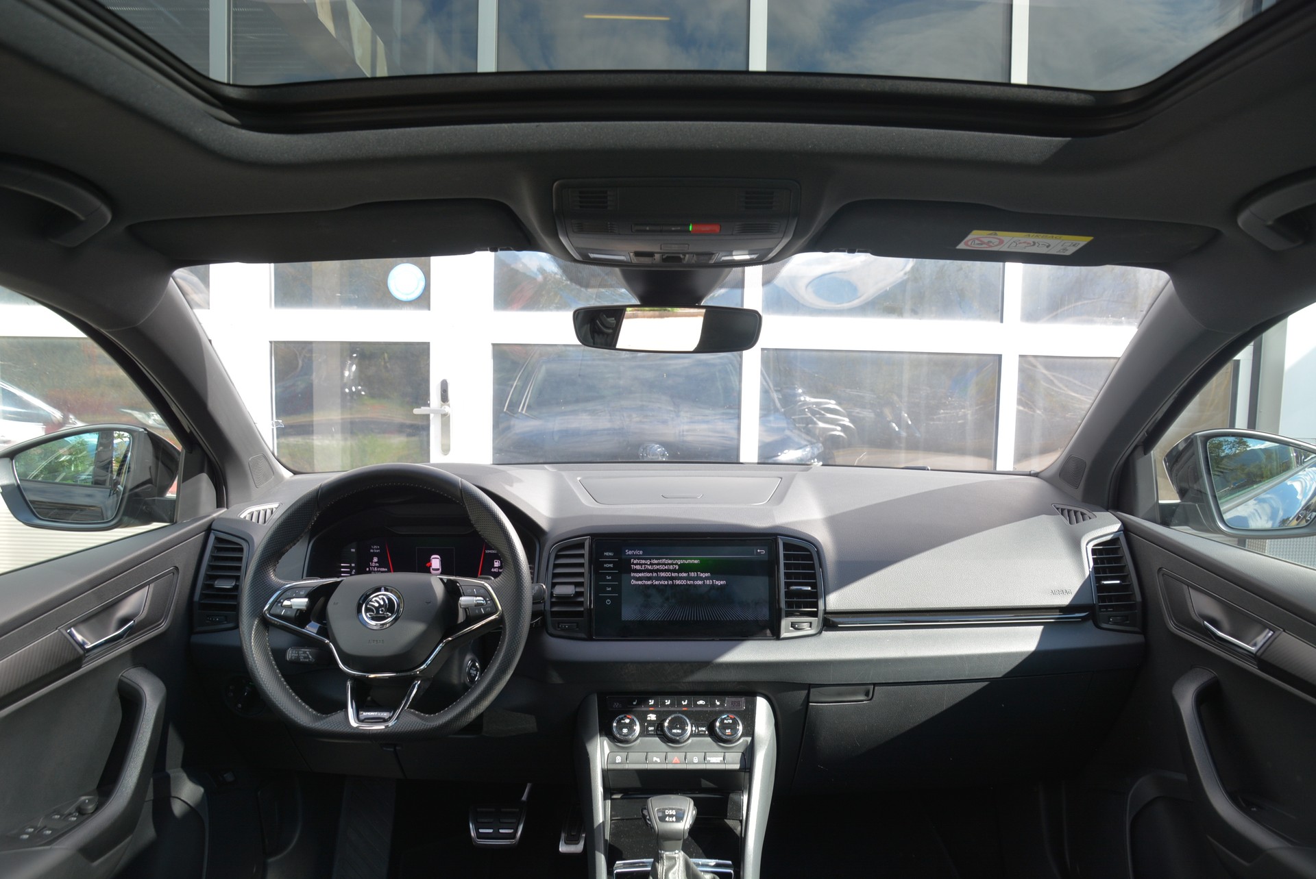 SKODA Karoq 2.0 TSI SportLine 4x4 DSG-image-4