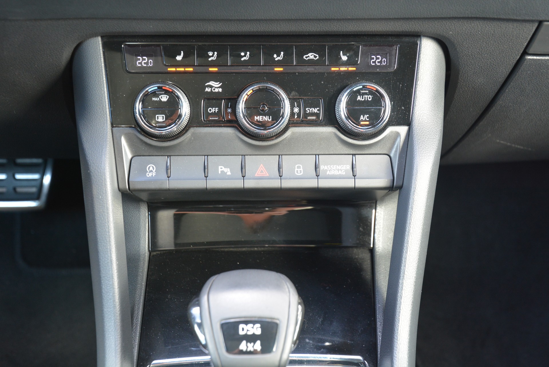 SKODA Karoq 2.0 TSI SportLine 4x4 DSG-image-10