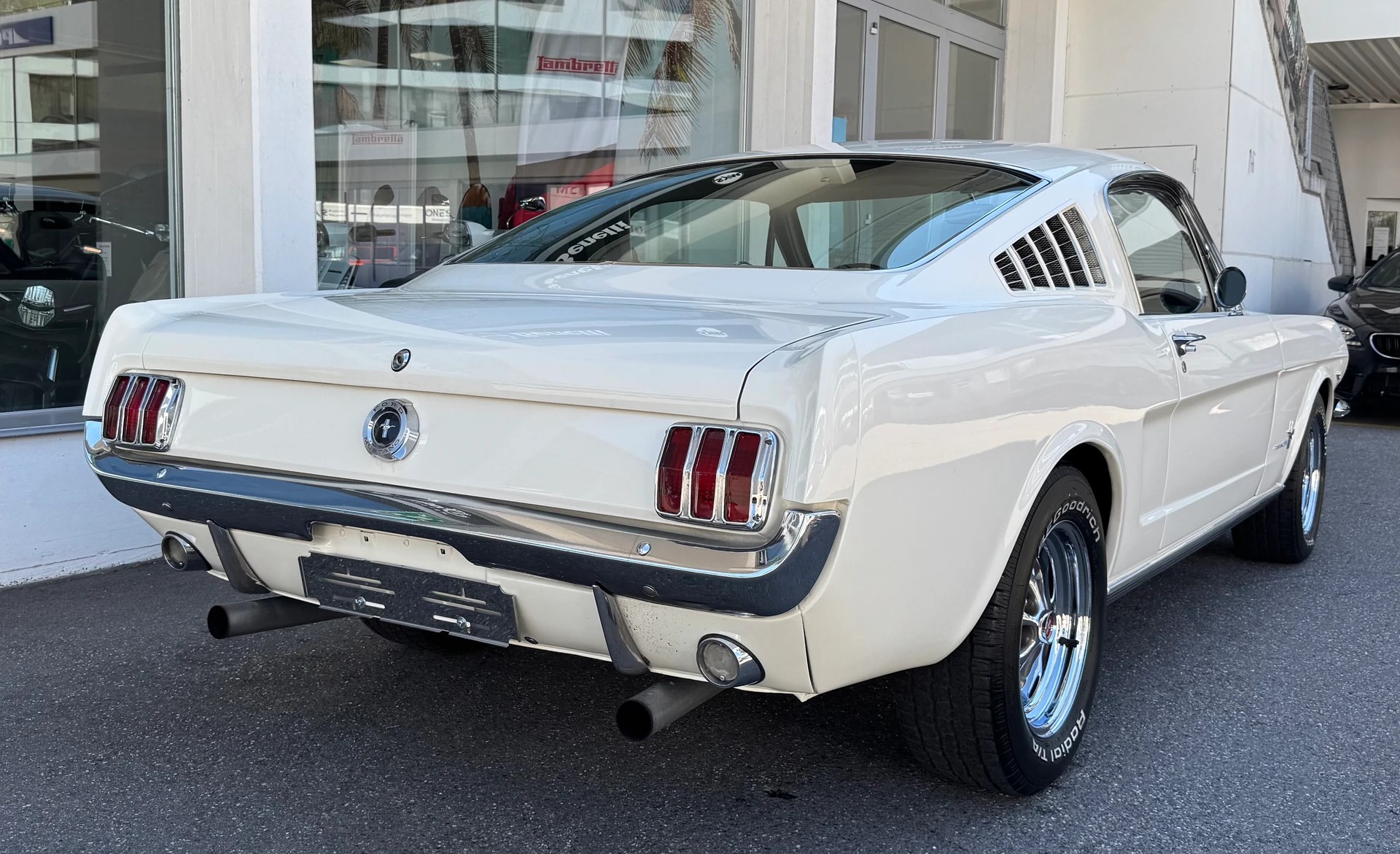 FORD Mustang V8 Fastback 302-image-4