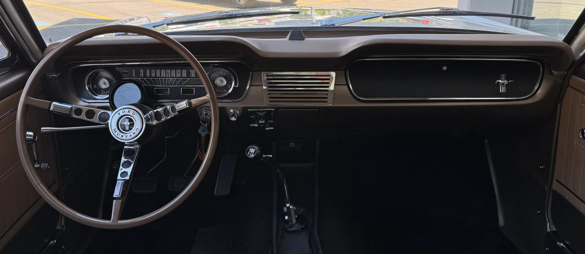 FORD Mustang V8 Fastback 302-image-15