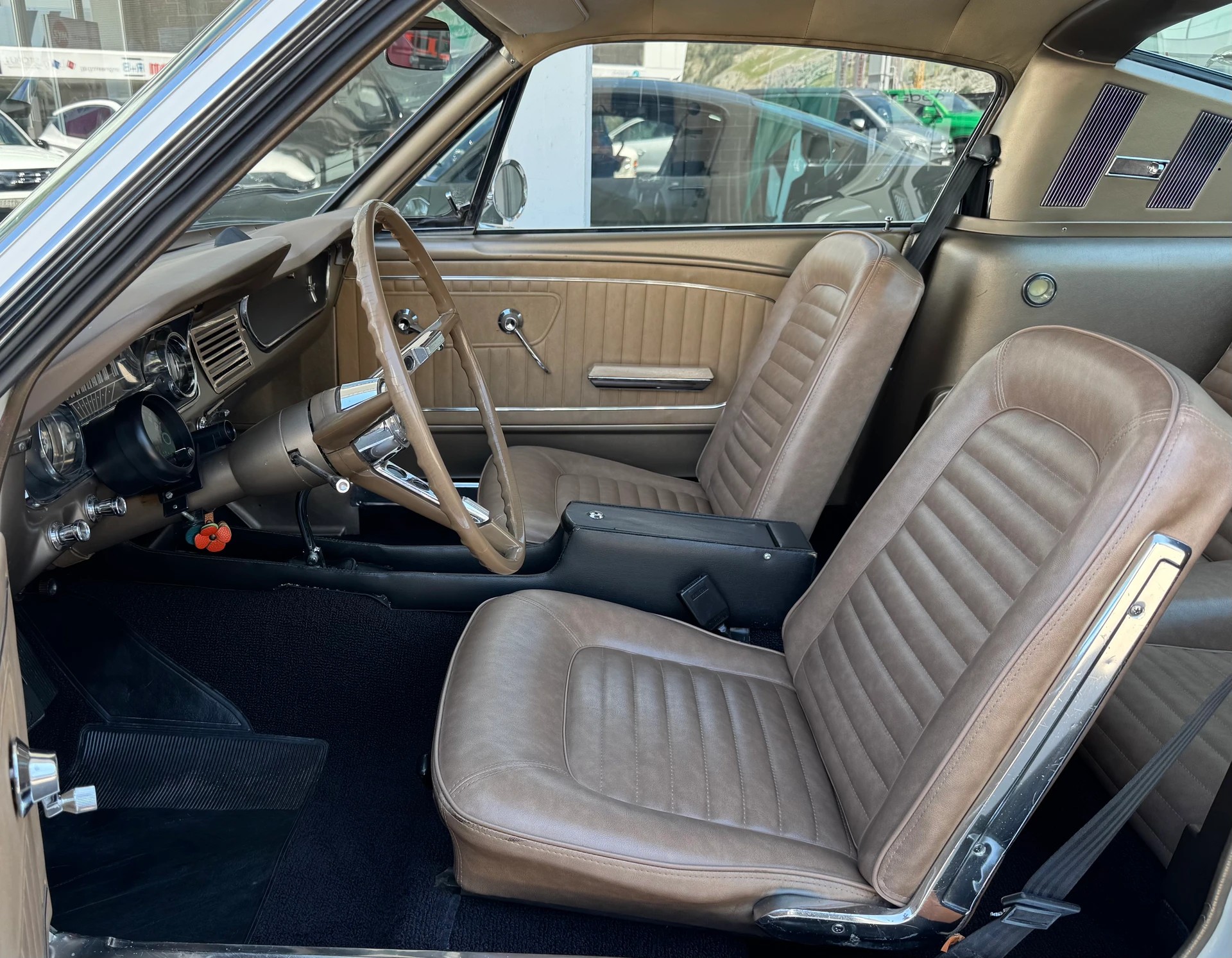 FORD Mustang V8 Fastback 302-image-11