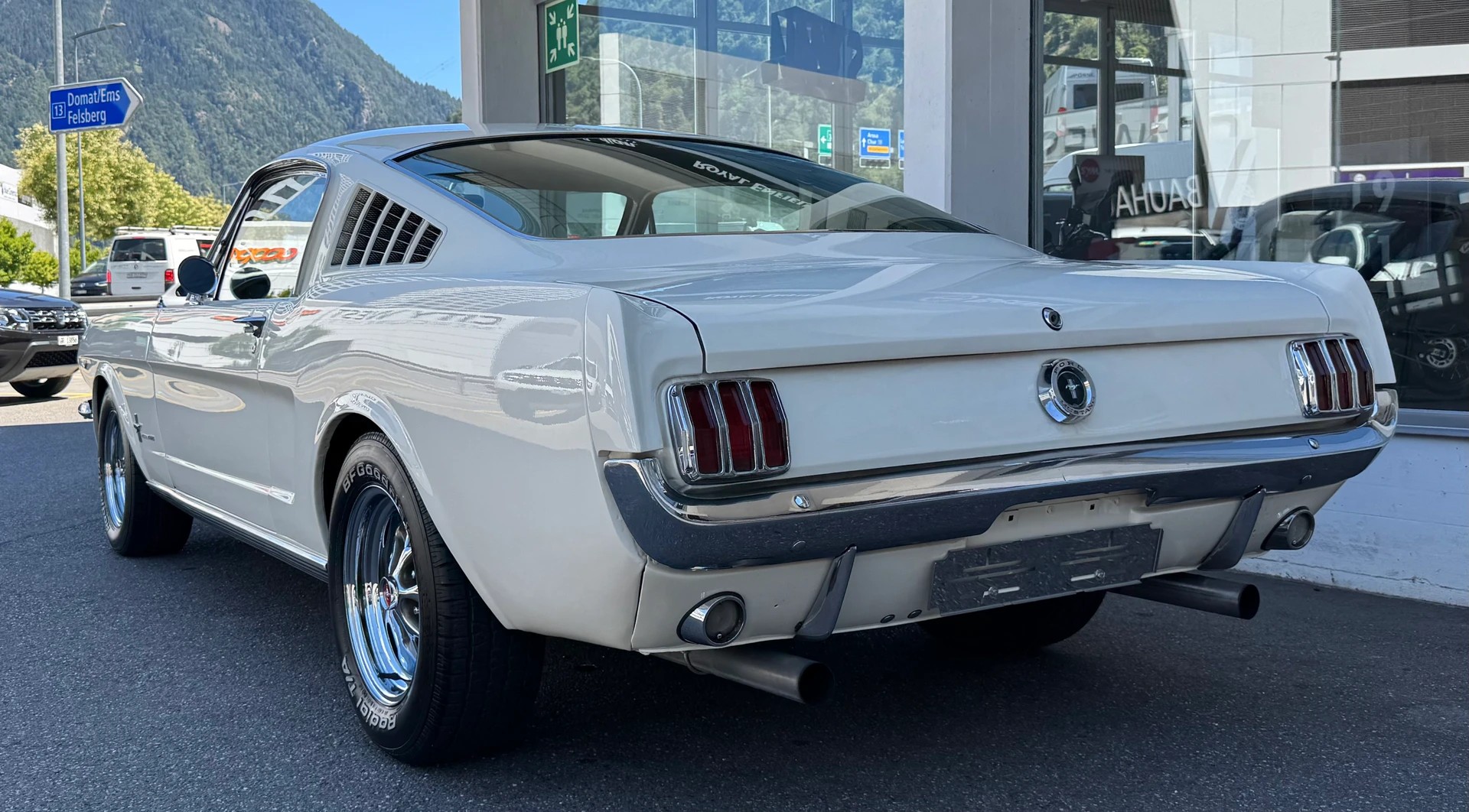 FORD Mustang V8 Fastback 302-image-3