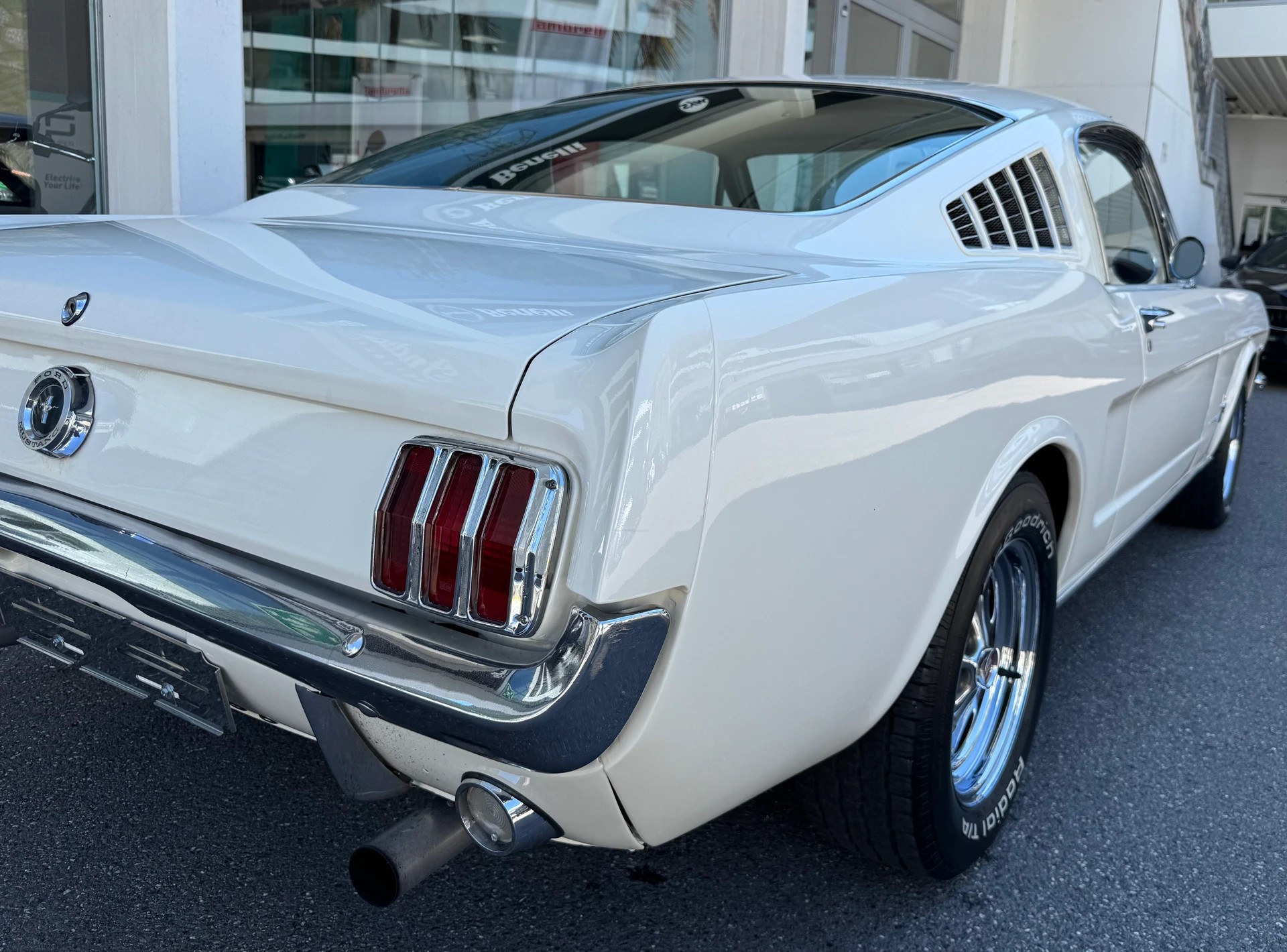 FORD Mustang V8 Fastback 302-image-5
