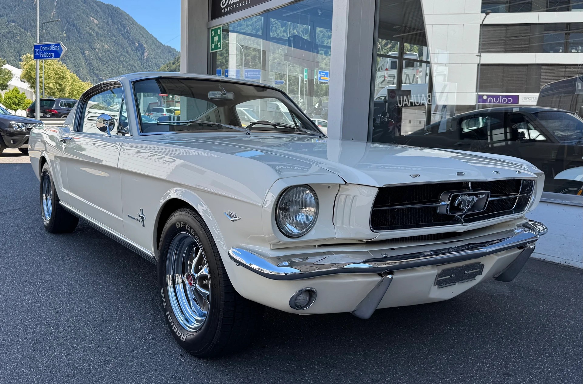 FORD Mustang V8 Fastback 302-image-0