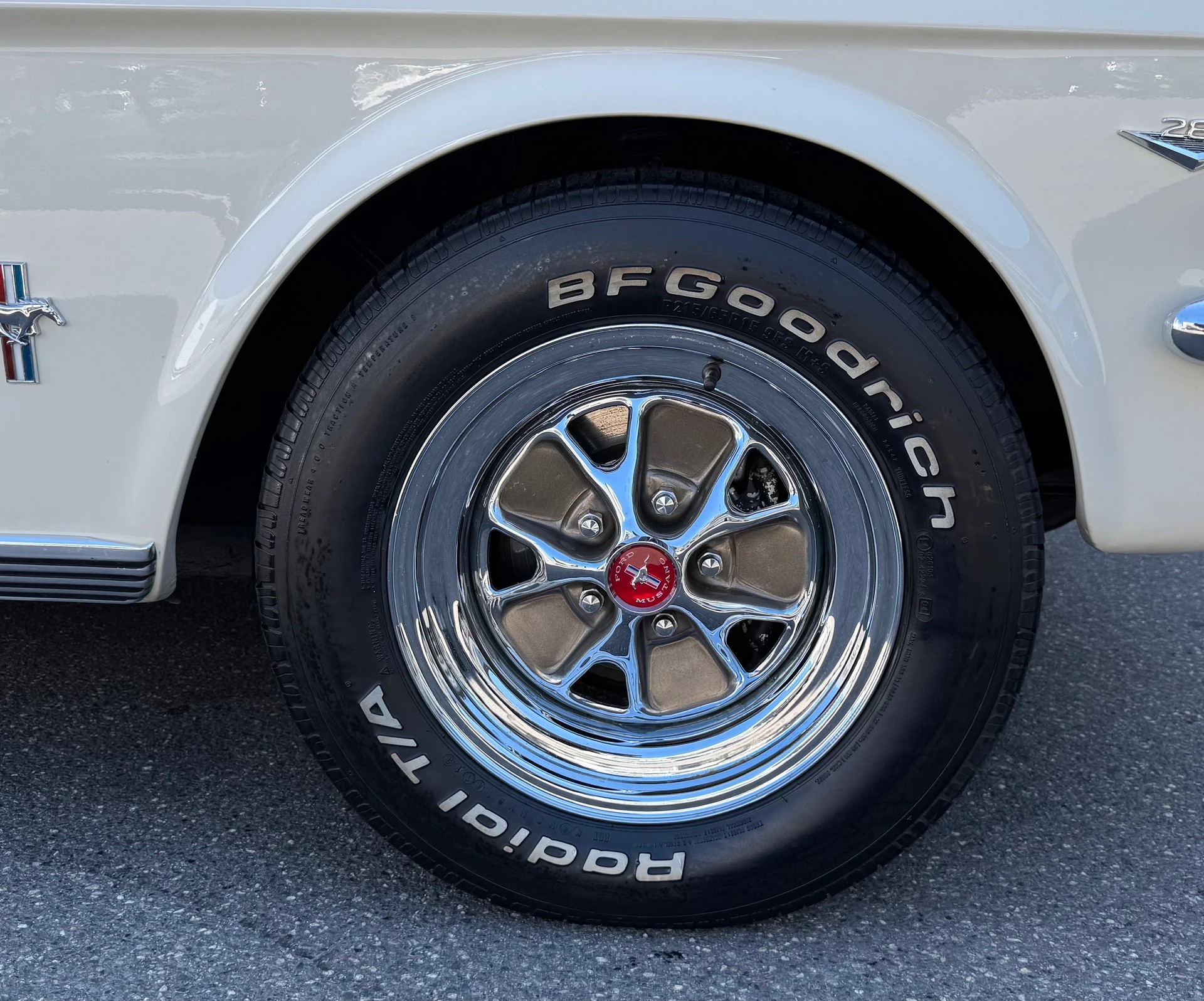 FORD Mustang V8 Fastback 302-image-8