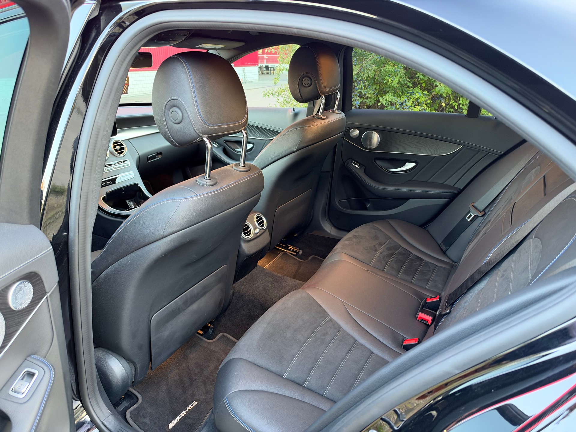 MERCEDES-BENZ C 200 Swiss Star AMG Line 4m-image-5