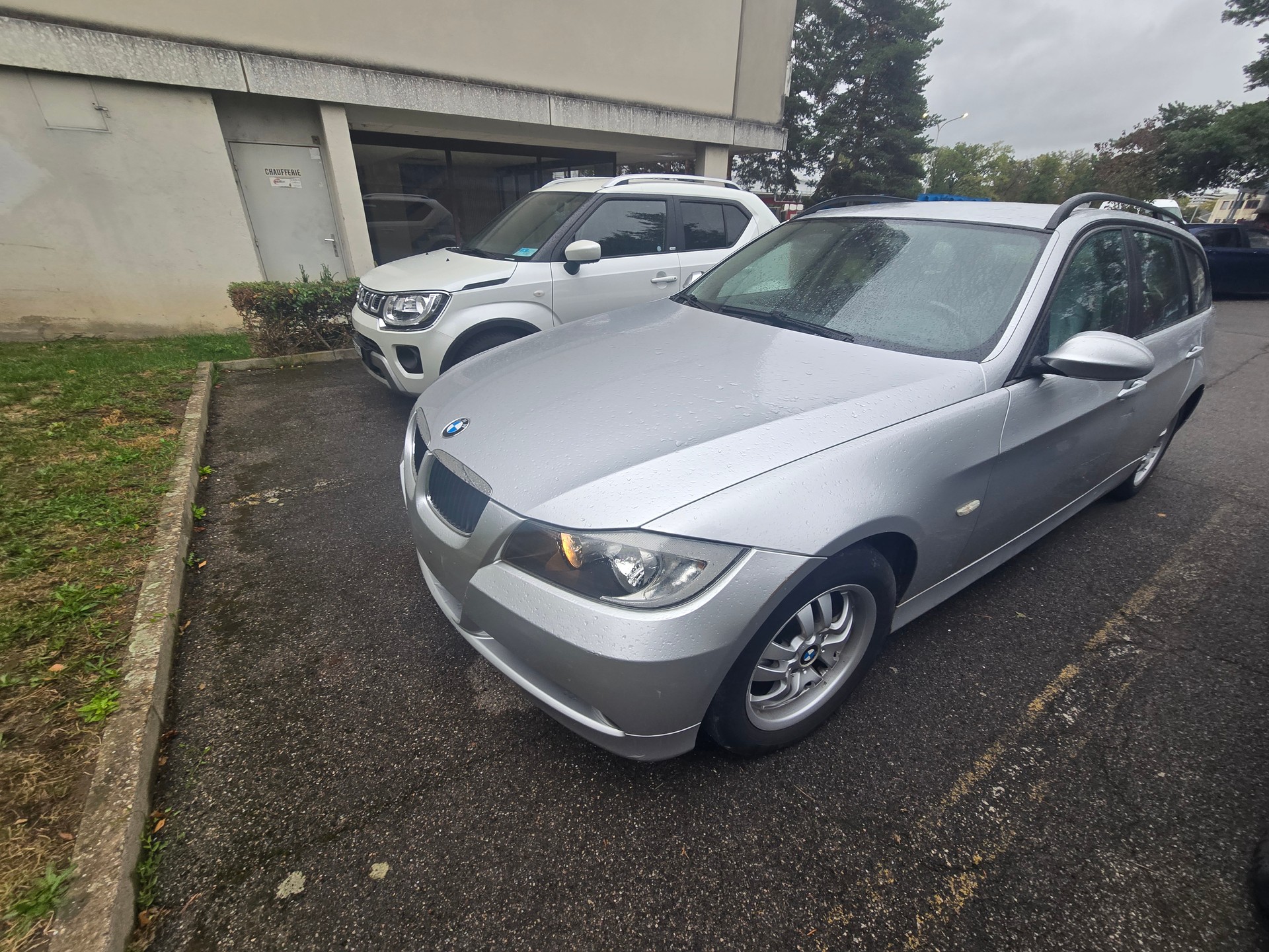 BMW 318i Touring Access Steptronic-image-1
