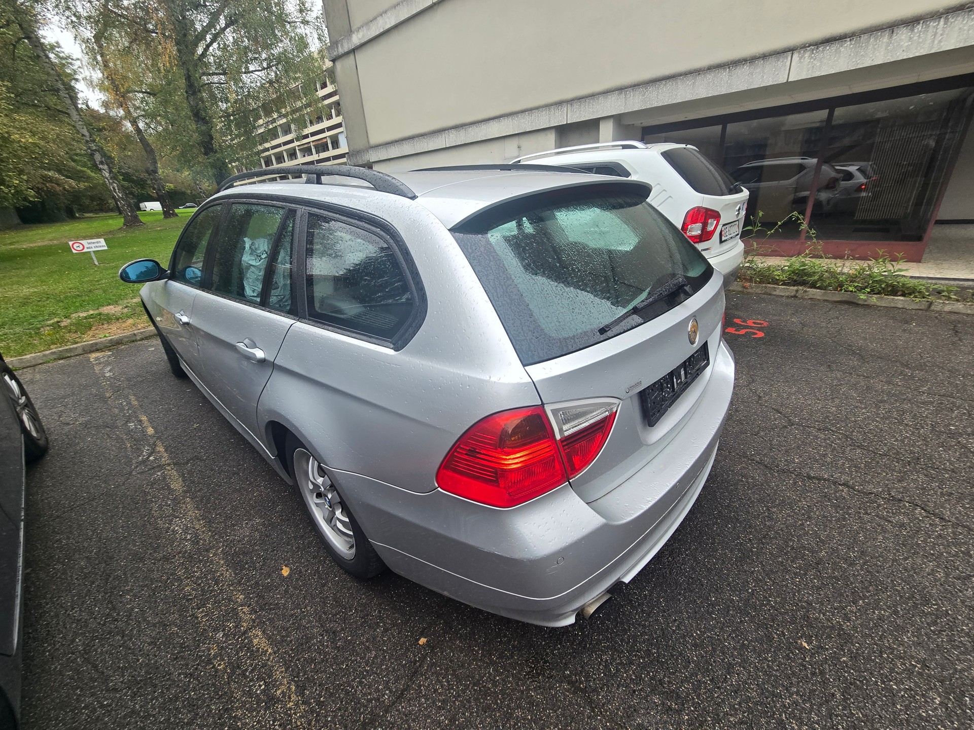 BMW 318i Touring Access Steptronic-image-3