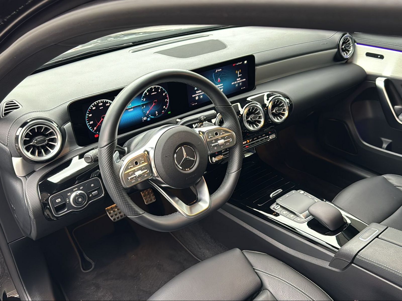 MERCEDES-BENZ A 250 AMG Line 4Matic-image-7