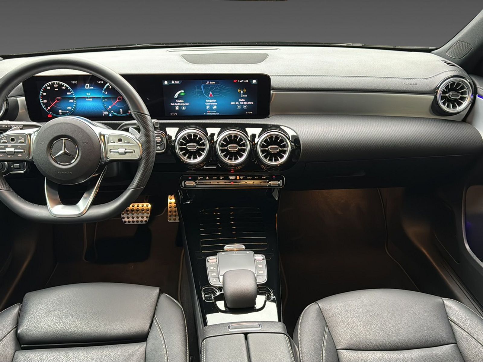 MERCEDES-BENZ A 250 AMG Line 4Matic-image-9
