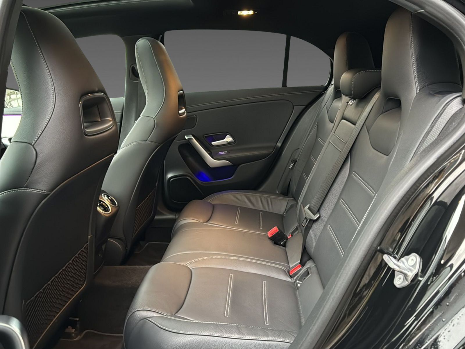 MERCEDES-BENZ A 250 AMG Line 4Matic-image-10