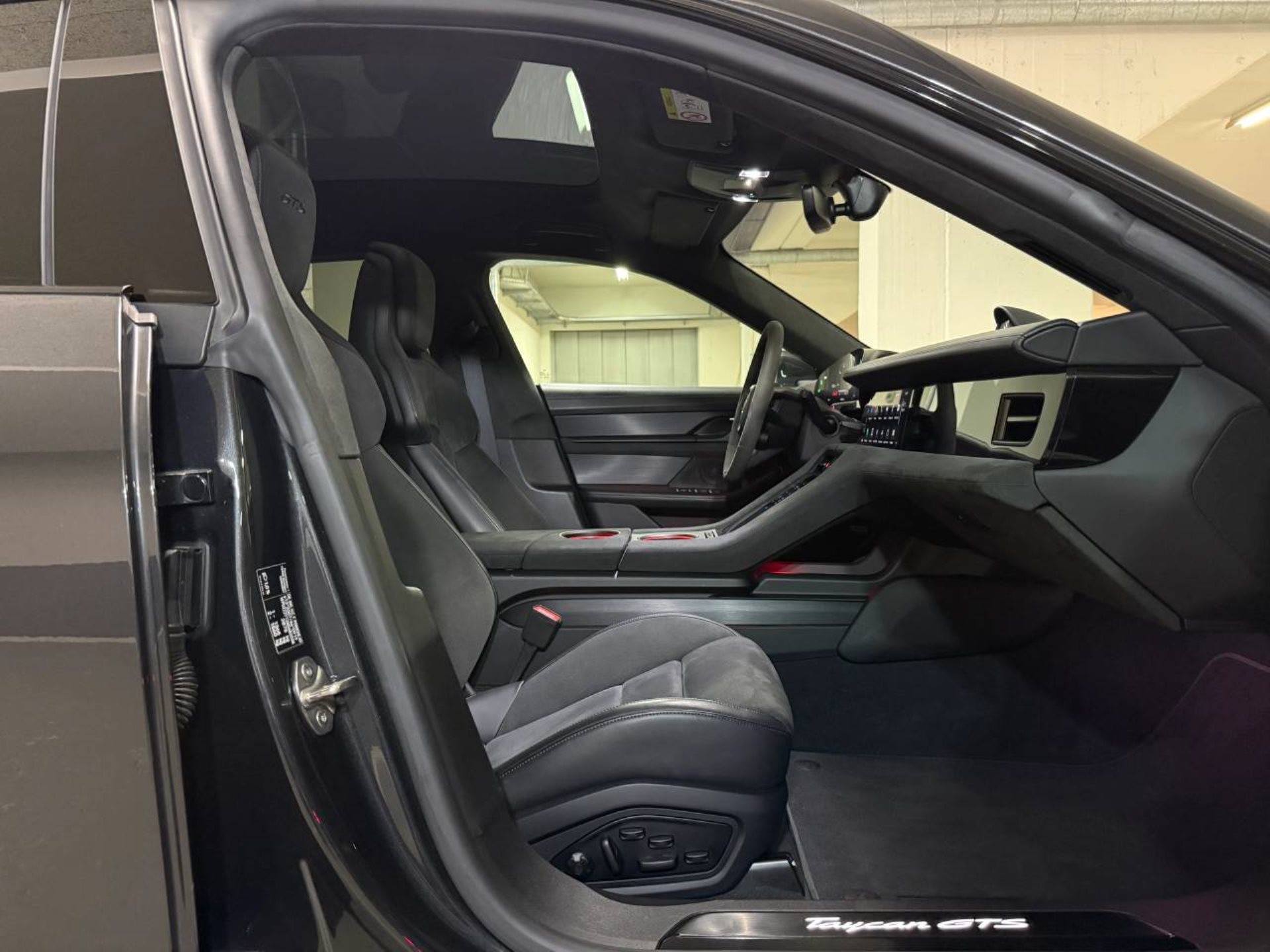 PORSCHE Taycan GTS Sport Turismo (MY22)-image-16