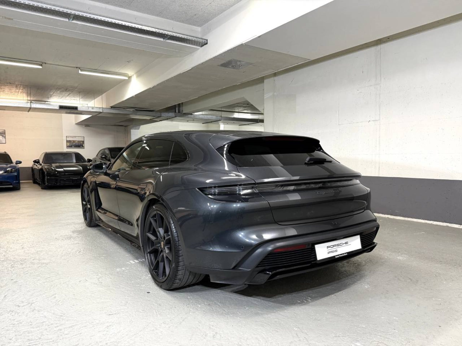 PORSCHE Taycan GTS Sport Turismo (MY22)-image-2