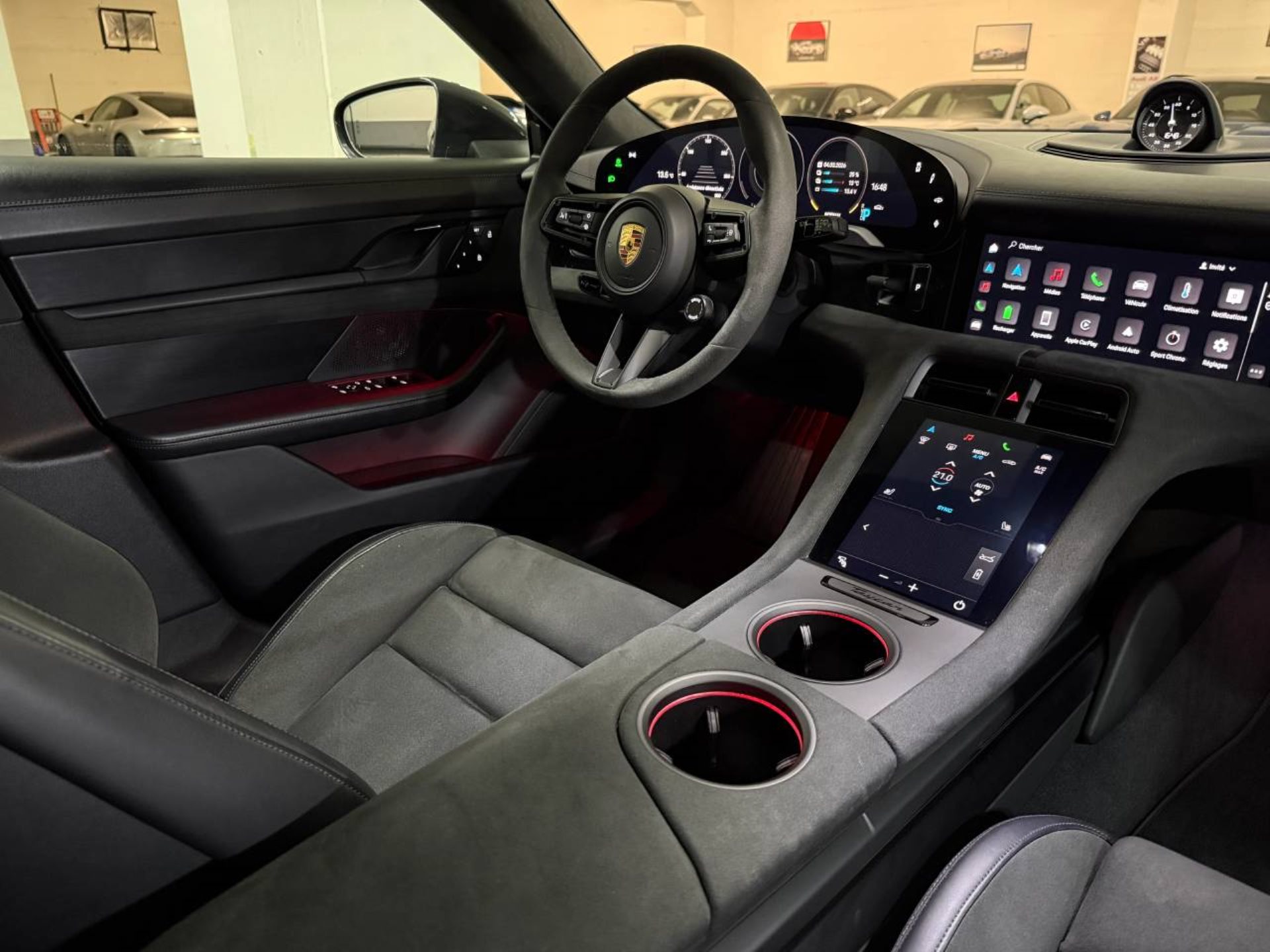 PORSCHE Taycan GTS Sport Turismo (MY22)-image-13