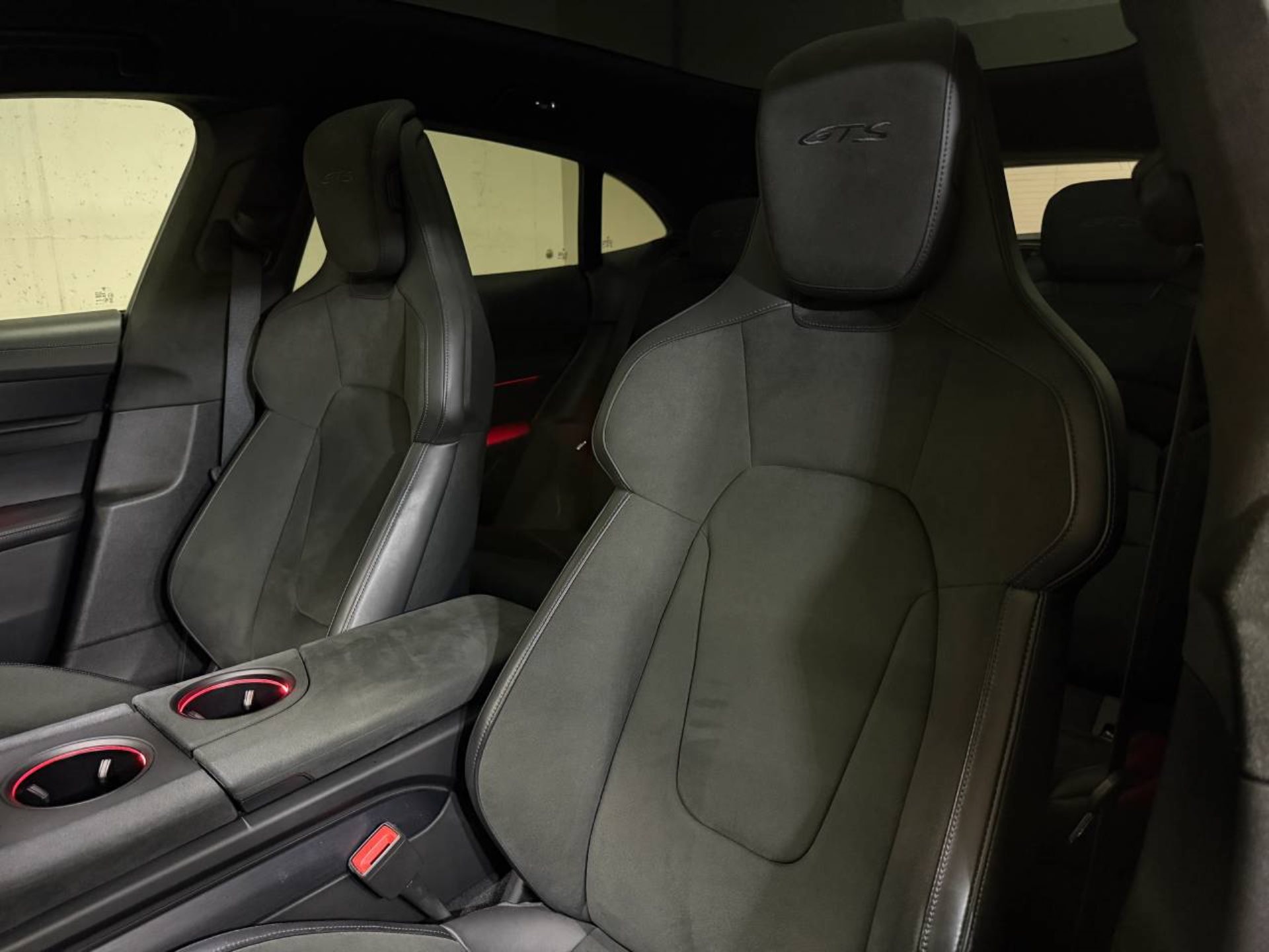 PORSCHE Taycan GTS Sport Turismo (MY22)-image-4