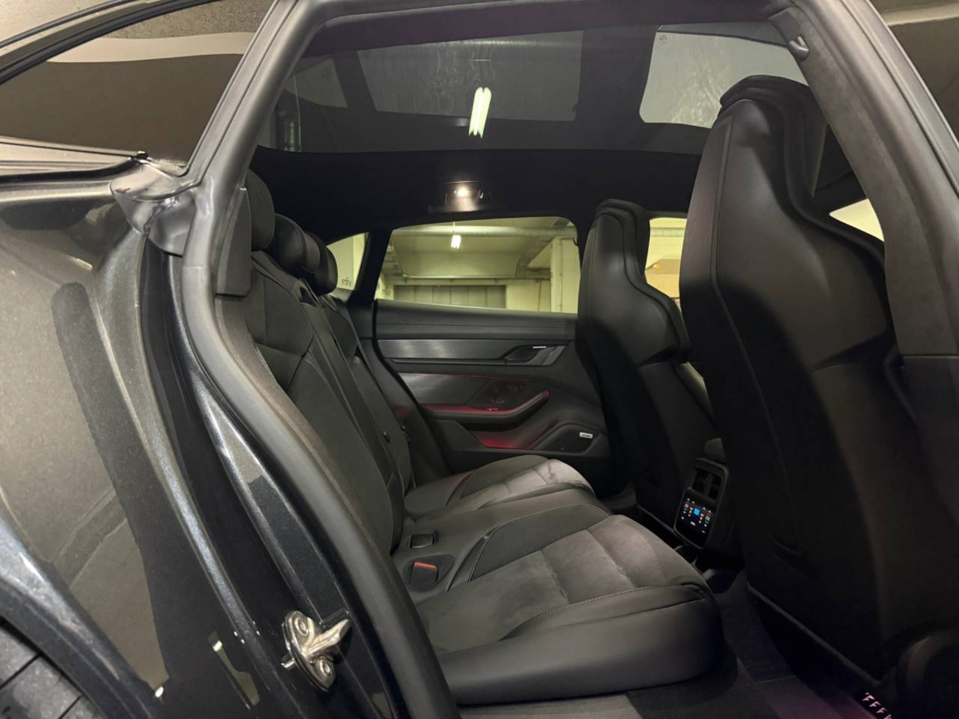 PORSCHE Taycan GTS Sport Turismo (MY22)-image-17